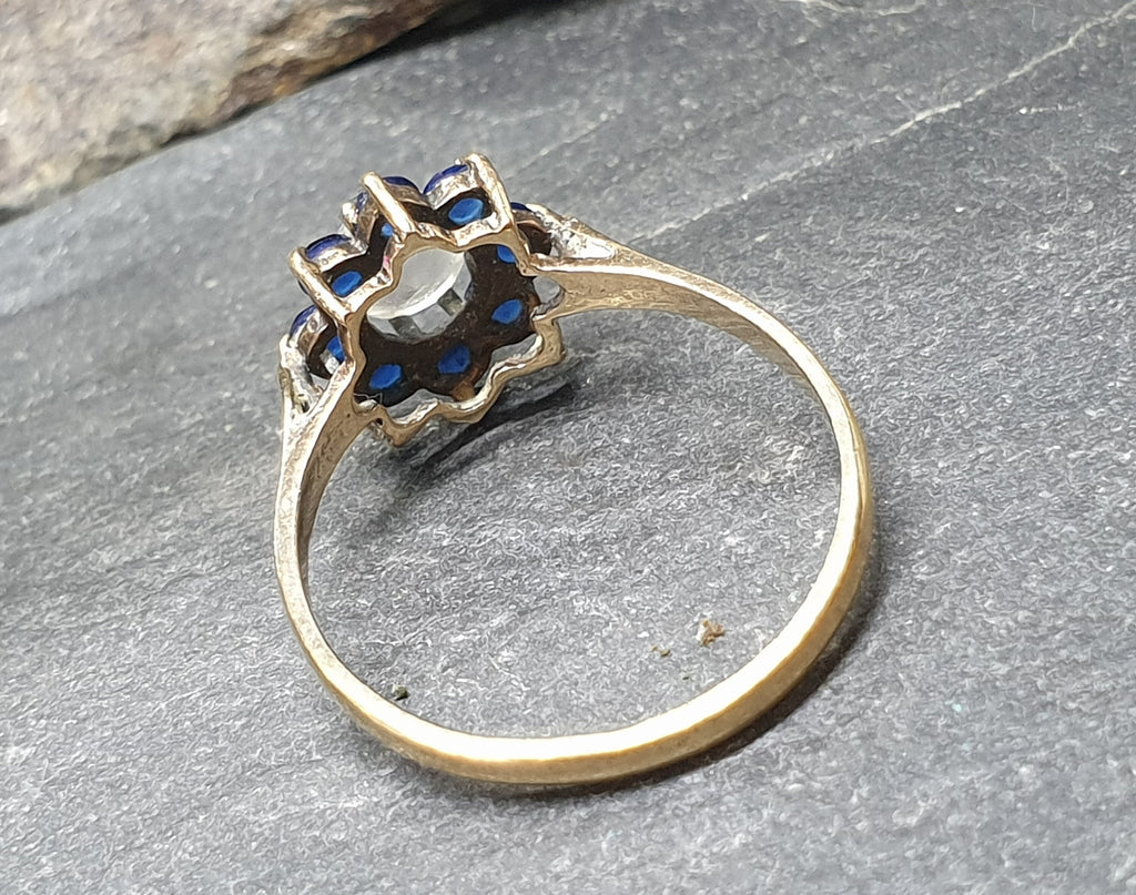 Vintage 9ct GOLD Ring - Blue Flower Cluster - UK Size P (us 7.5) - 1.7g
