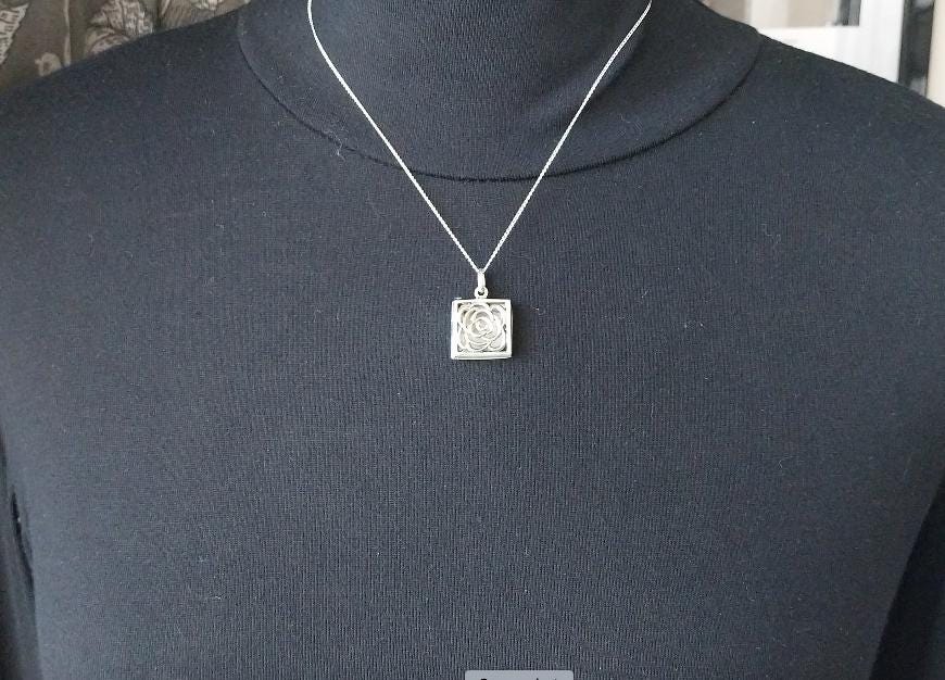 Vtg Sterling SILVER Rose Locket necklace -  on 18" Chain - 5.4g