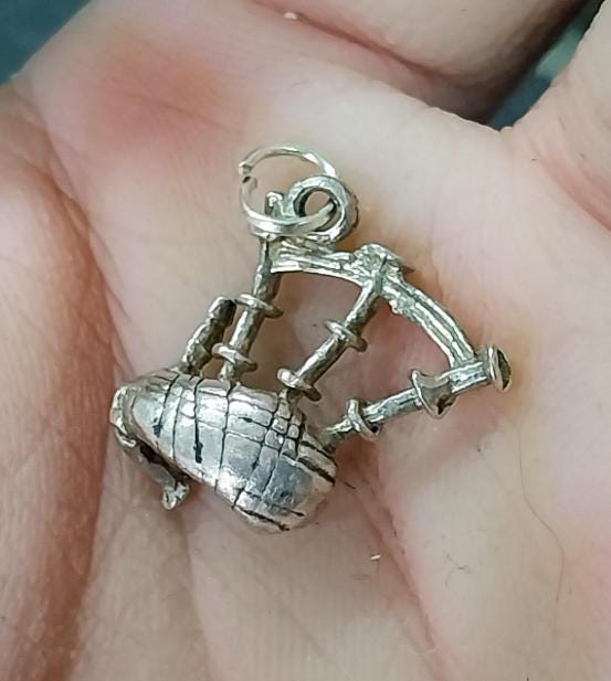 Vintage SILVER SCOTTISH BAGPIPES Charm - for Bracelet - 2.1g