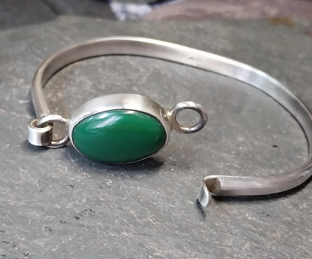 Vintage Sterling SILVER BANGLE Bracelet - with Green Agate Gemstone - 21.8g