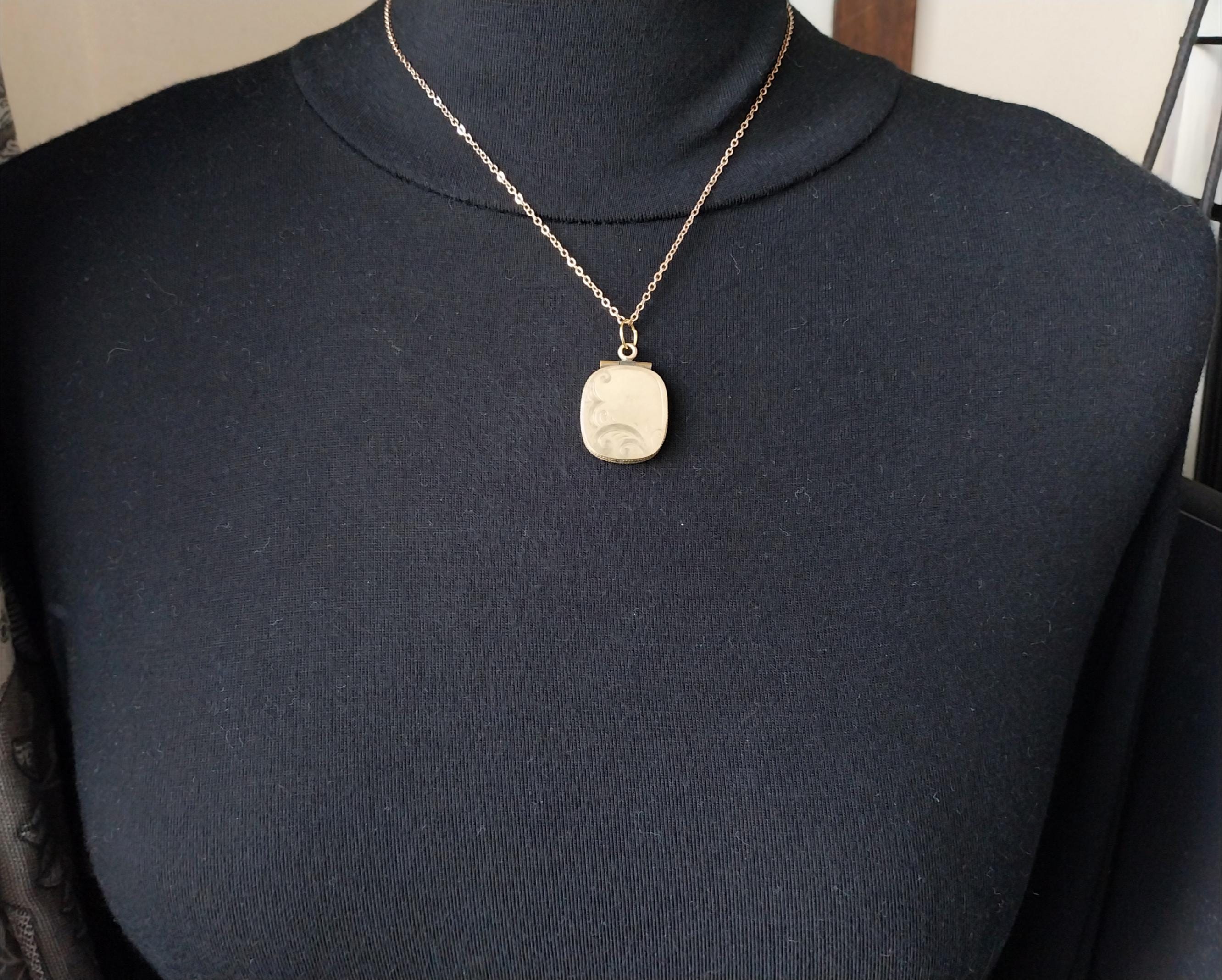 ANTIQUE Rectangular Oval LOCKET - Pinchbeck Gilt on 18" Chain - 7.9g