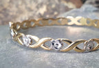 Vintage 9ct Rolled GOLD BANGLE with White Flowers - 6.9g