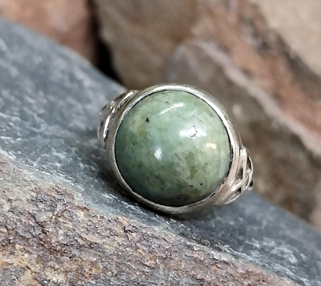 VINTAGE St Silver RING - with Connemara Marble - Size Q (8) - 5g