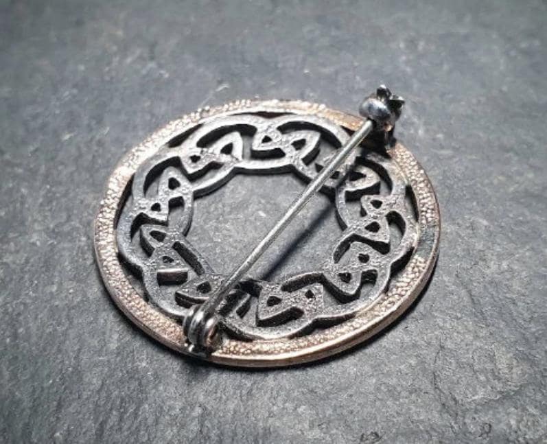 SILVER CELTIC Infinity Knot Brooch with Rose Surround - 4.8g