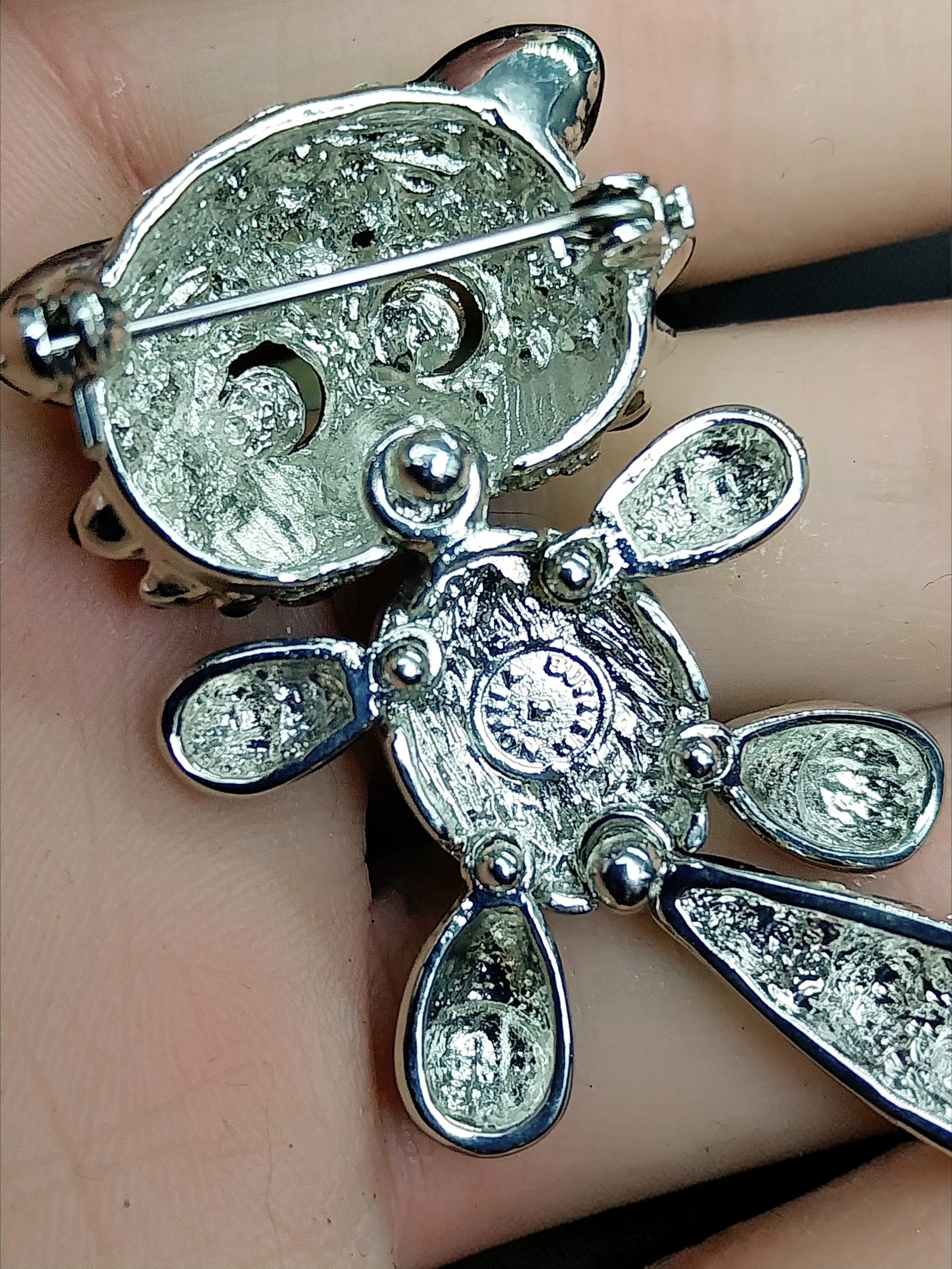 BUTLER & WILSON Moving Racoon Brooch - Articulated -  12.8g