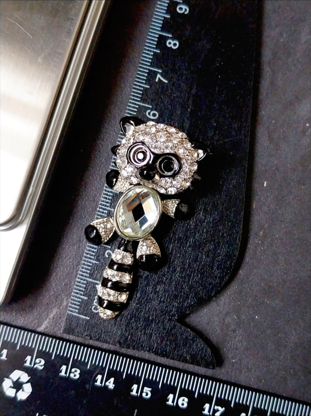 BUTLER & WILSON Moving Racoon Brooch - Articulated -  12.8g