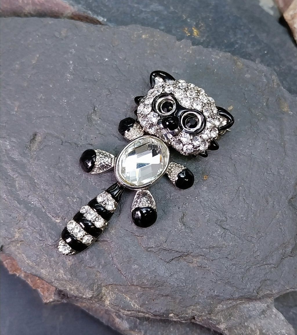 BUTLER & WILSON Moving Racoon Brooch - Articulated -  12.8g