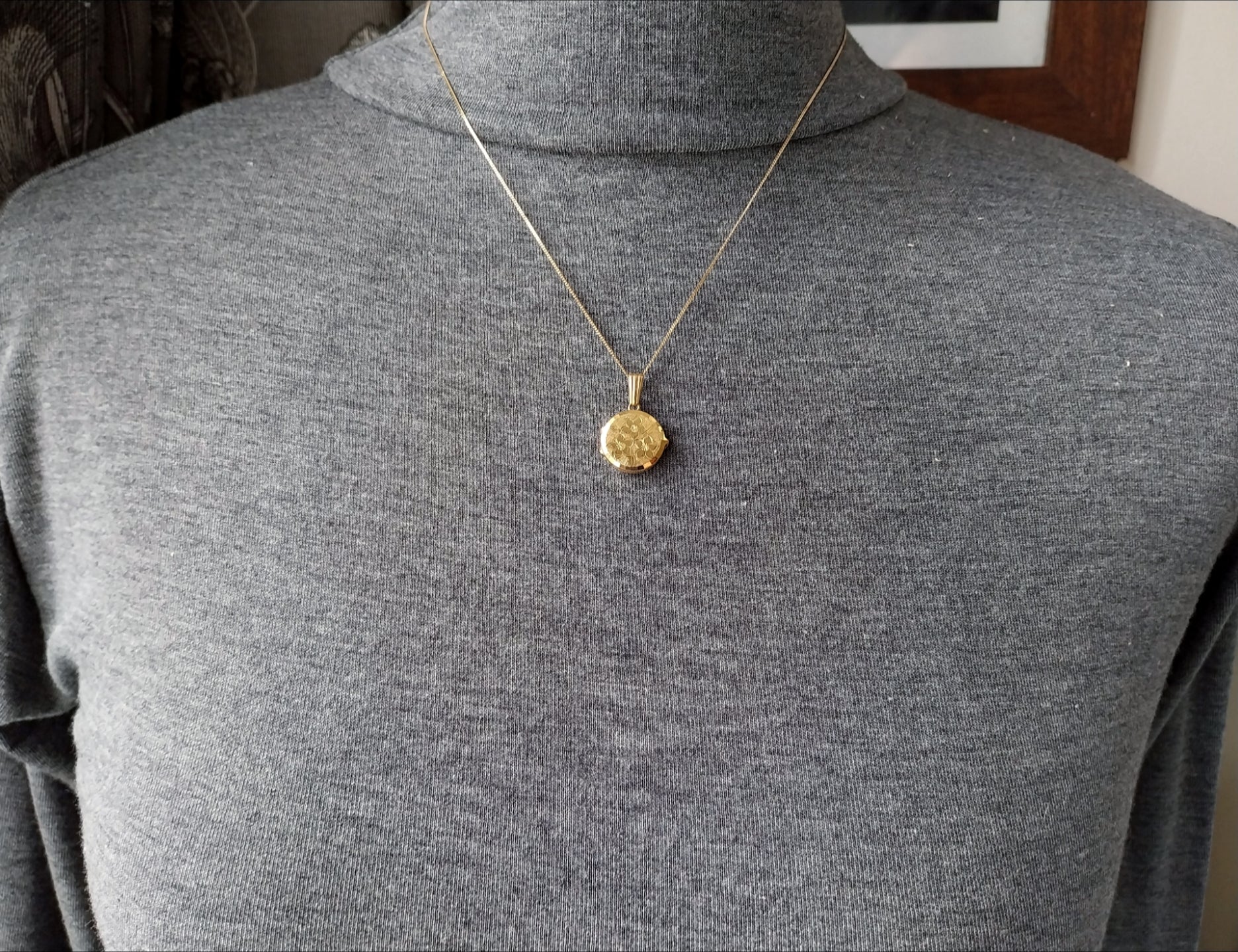 GEORG JENSEN 9ct Gold  Three Flower Locket - with 18" Gold Chain - 3.3g