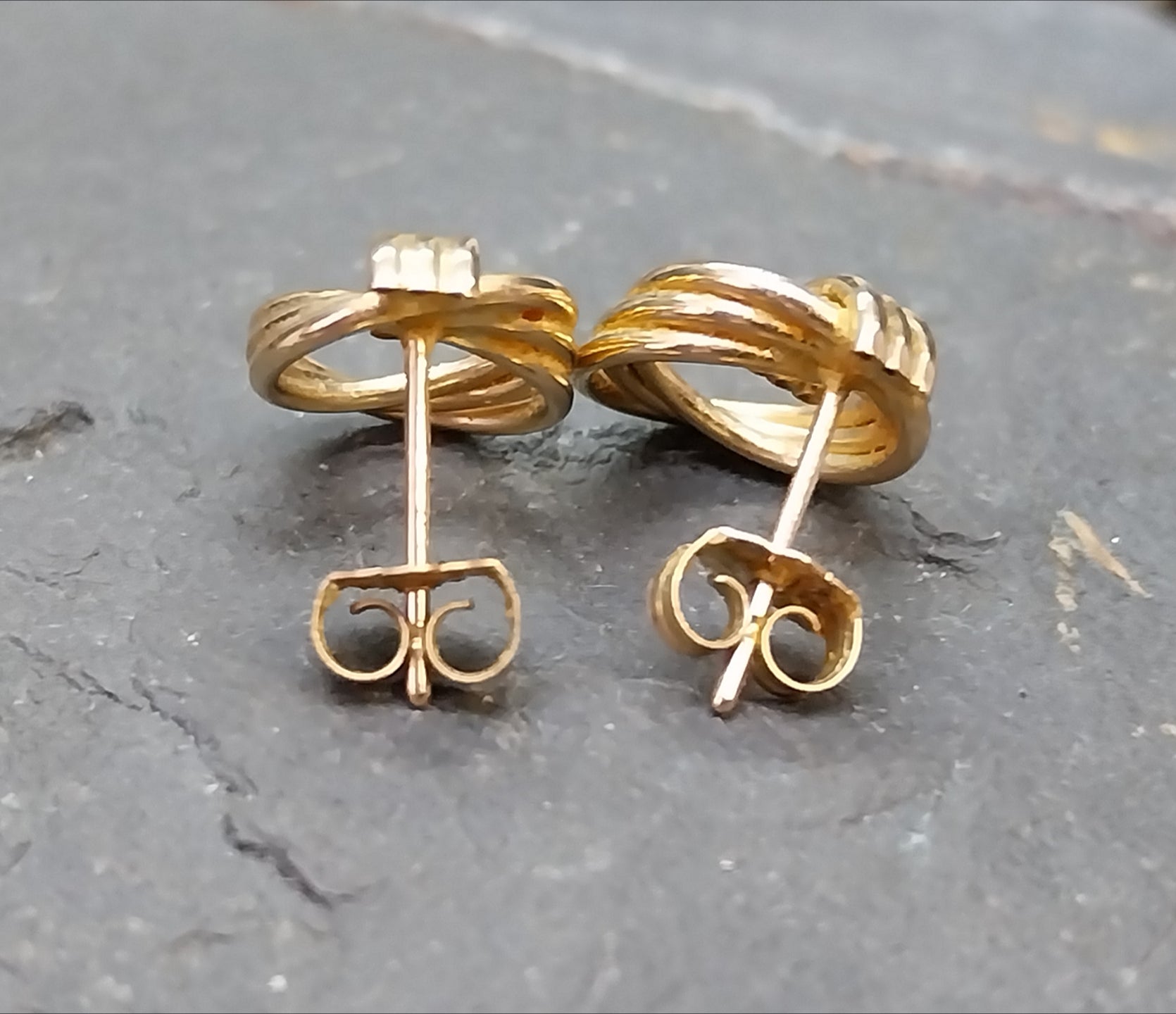 Vintage 9ct Gold Triple Hoop EARRINGS - butterfly backs - 1.6g