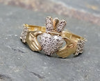 9ct GOLD & cz CLADDAGH Ring - Size Q (us 8) - 2.1g