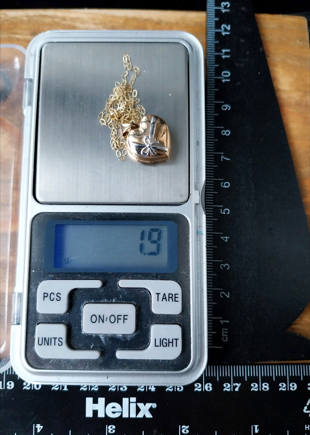 9ct GOLD Heart Locket Necklace Four Leaf Clover Inside on 18" Chain - 1.9g