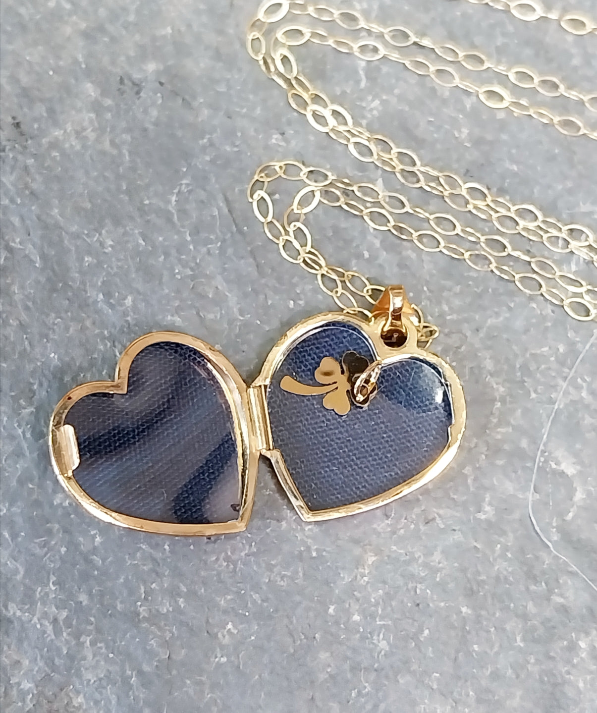 9ct GOLD Heart Locket Necklace Four Leaf Clover Inside on 18" Chain - 1.9g
