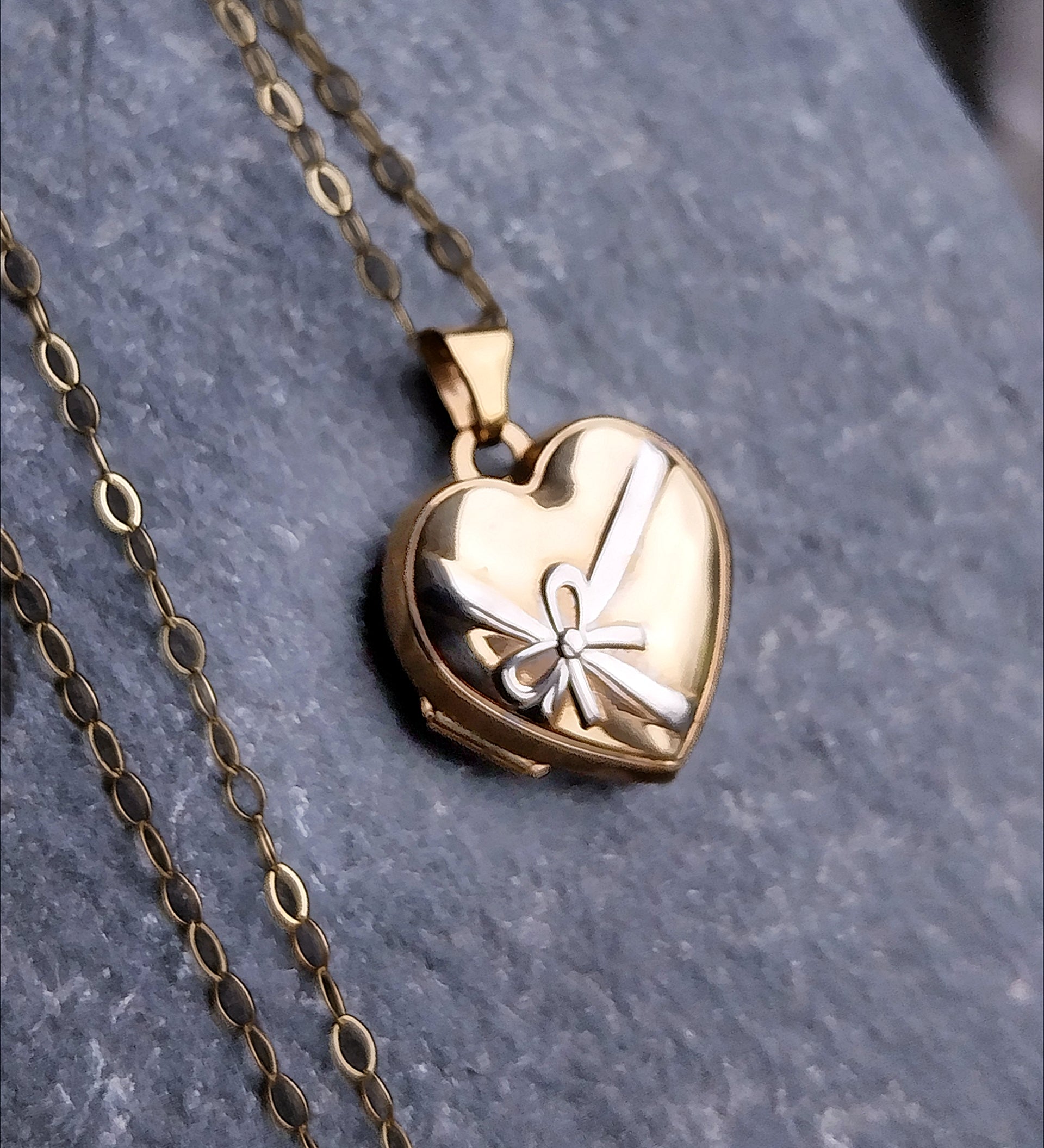 9ct GOLD Heart Locket Necklace Four Leaf Clover Inside on 18" Chain - 1.9g