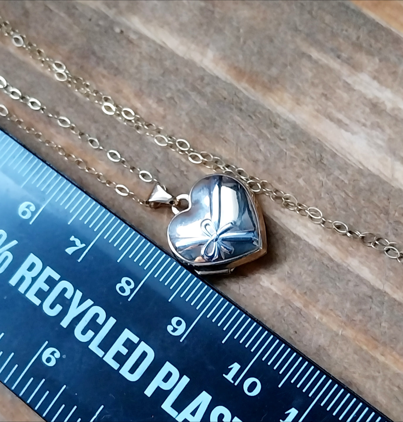 9ct GOLD Heart Locket Necklace Four Leaf Clover Inside on 18" Chain - 1.9g