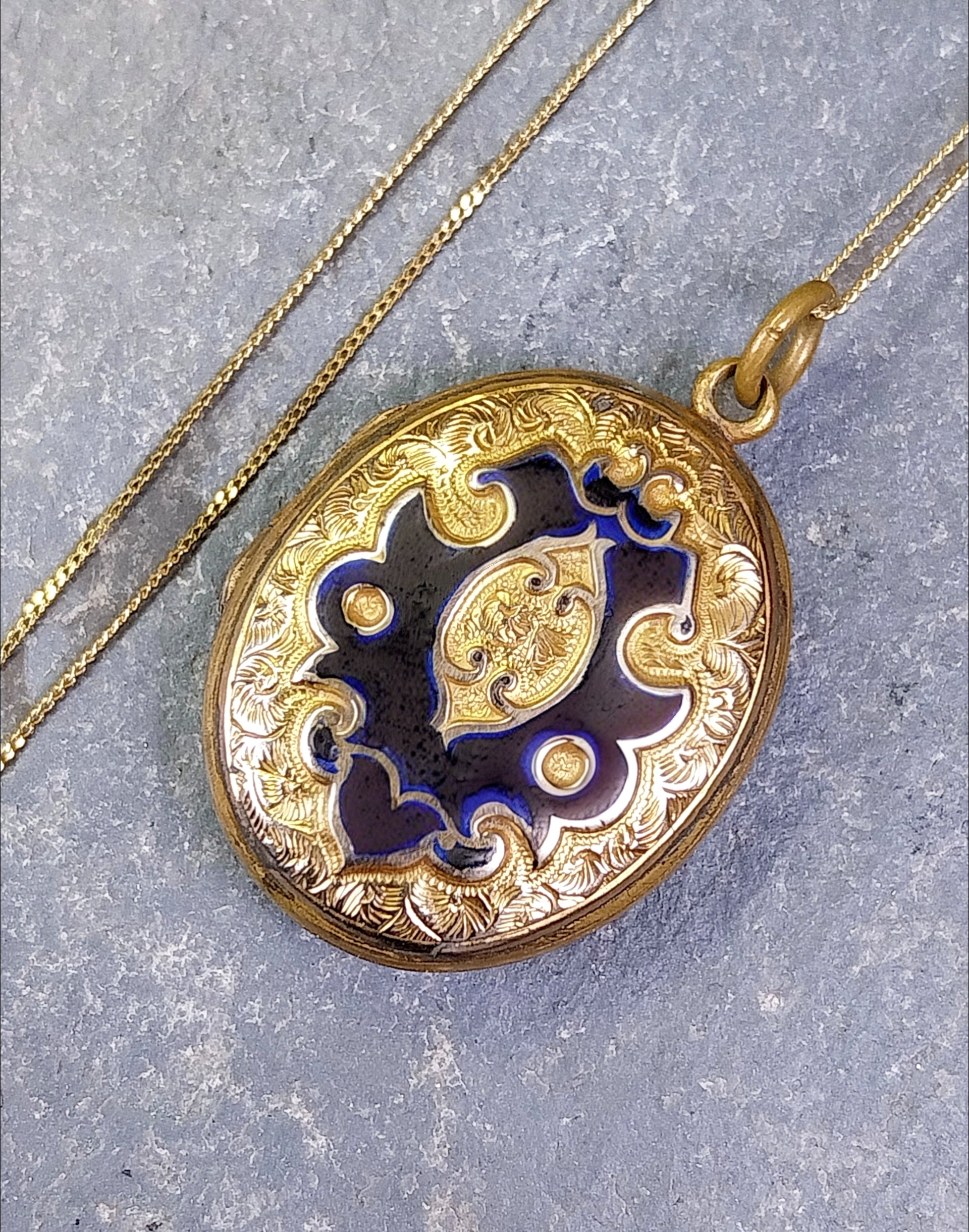 Antique 9ct GOLD LOCKET NECKLACE with Enamelled pattern & 18' Chain - 8.3g