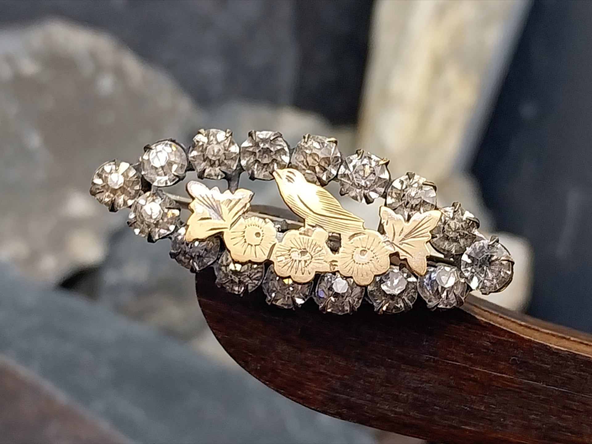 VICTORIAN PASTE STONE Brooch - Sweetheart, Songbird with Rose Gold Front 5.5g