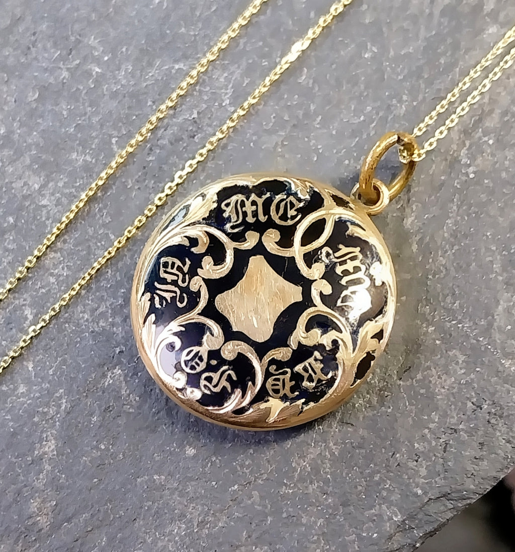 Antique 9ct Gold LOCKET NECKLACE - Black Enamel 'In Memory Of' on 18" Chain 5.5g