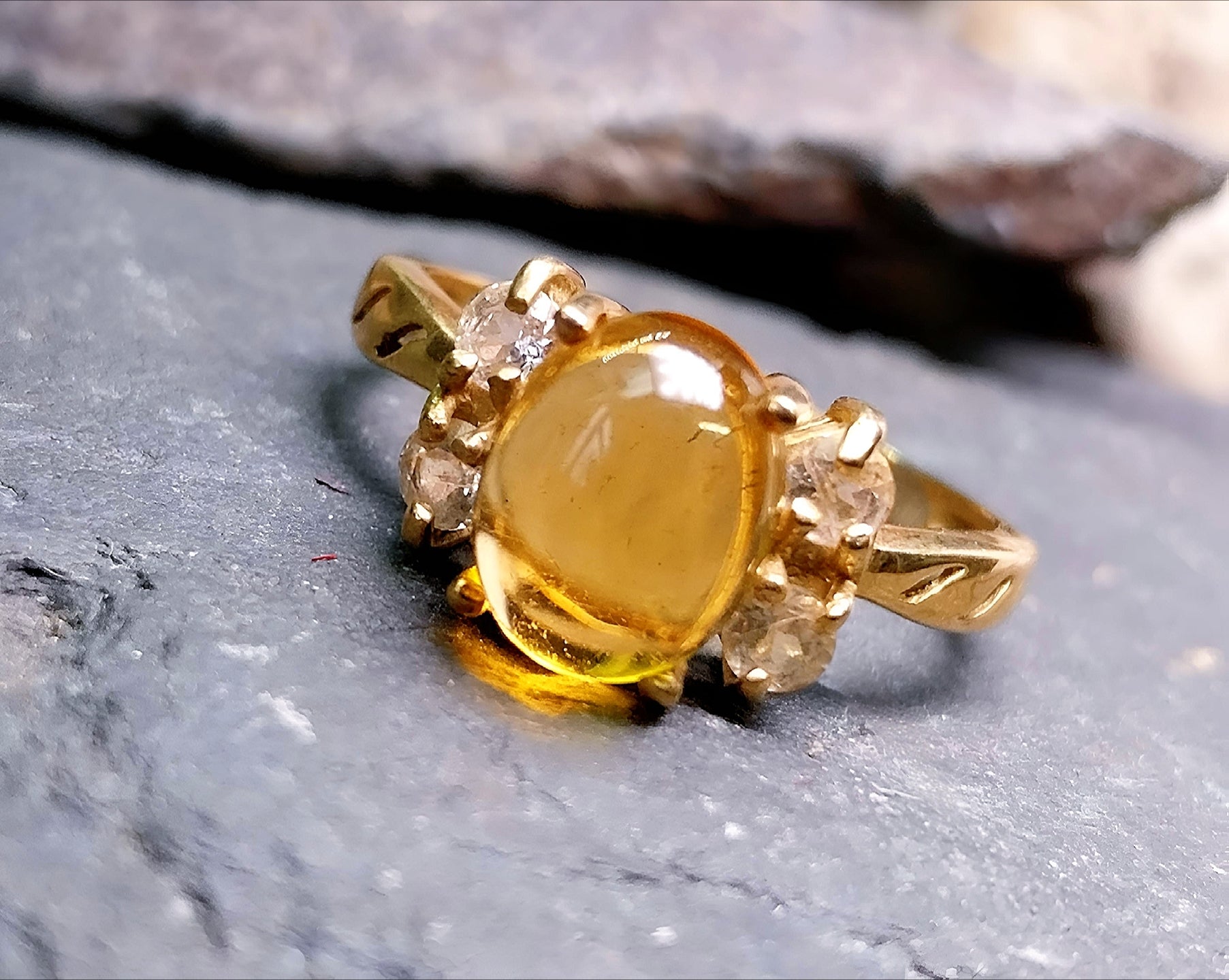 9ct GOLD Citrine Gemstone Ring - Size uk O (us 7) - 3.2g