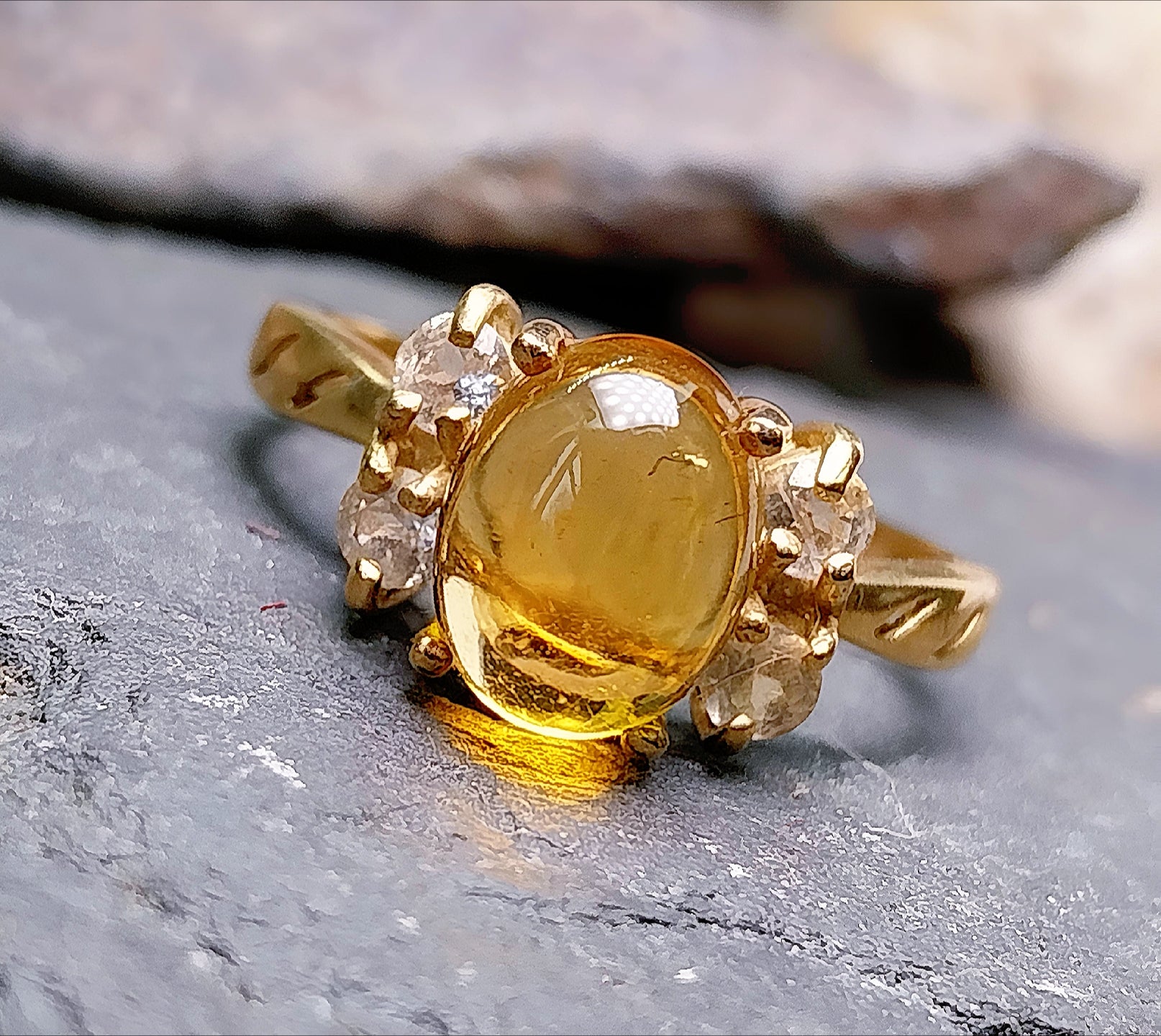 9ct GOLD Citrine Gemstone Ring - Size uk O (us 7) - 3.2g