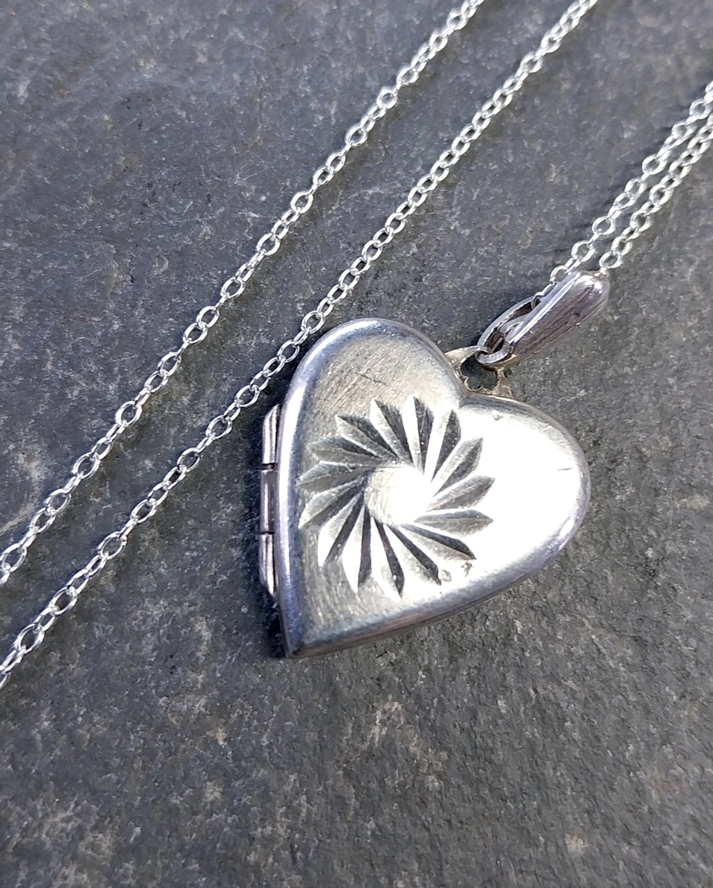 Sterling Silver HEART LOCKET with Swirl on 18" Chain - 4.6g