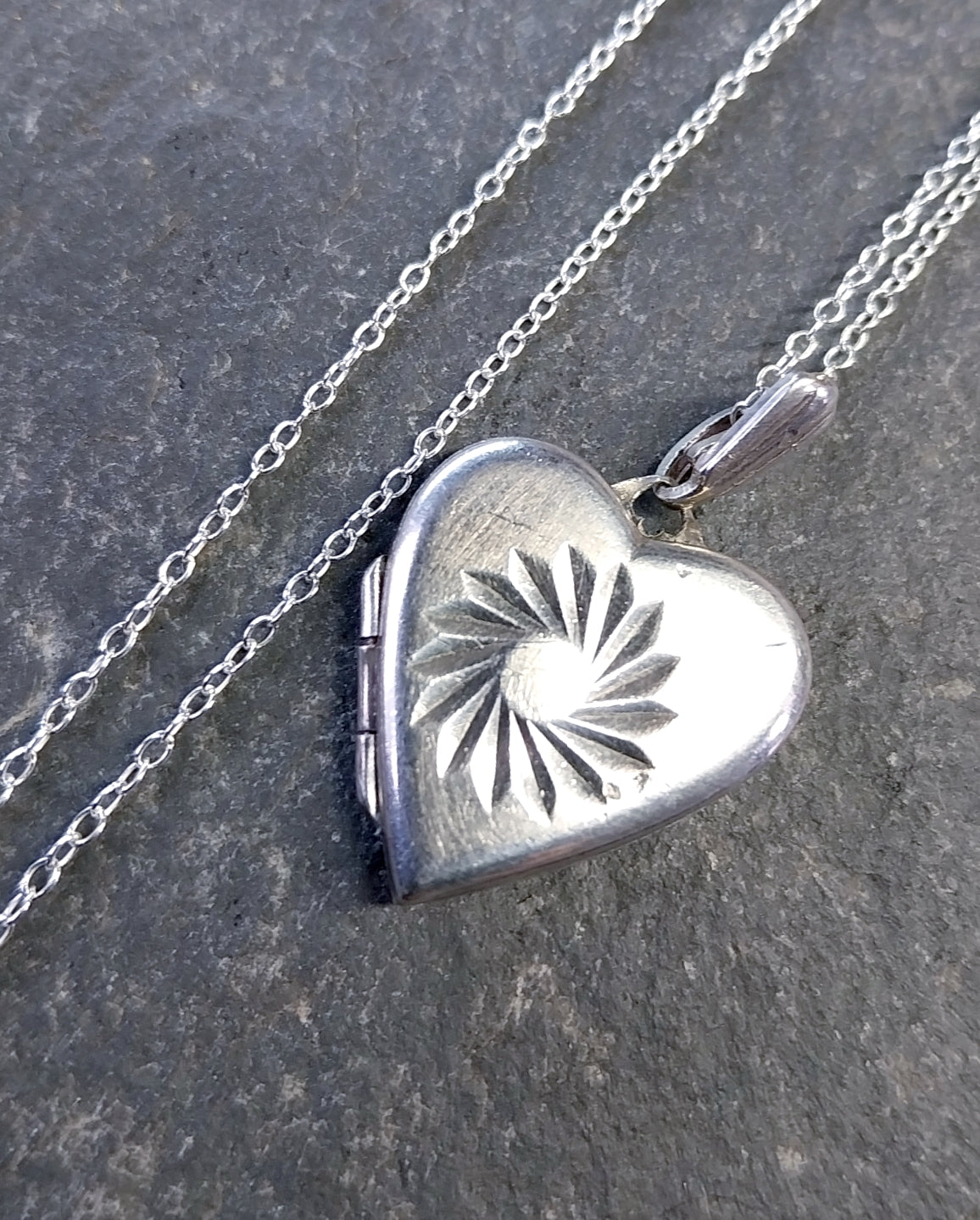 Sterling Silver HEART LOCKET with Swirl on 18" Chain - 4.6g