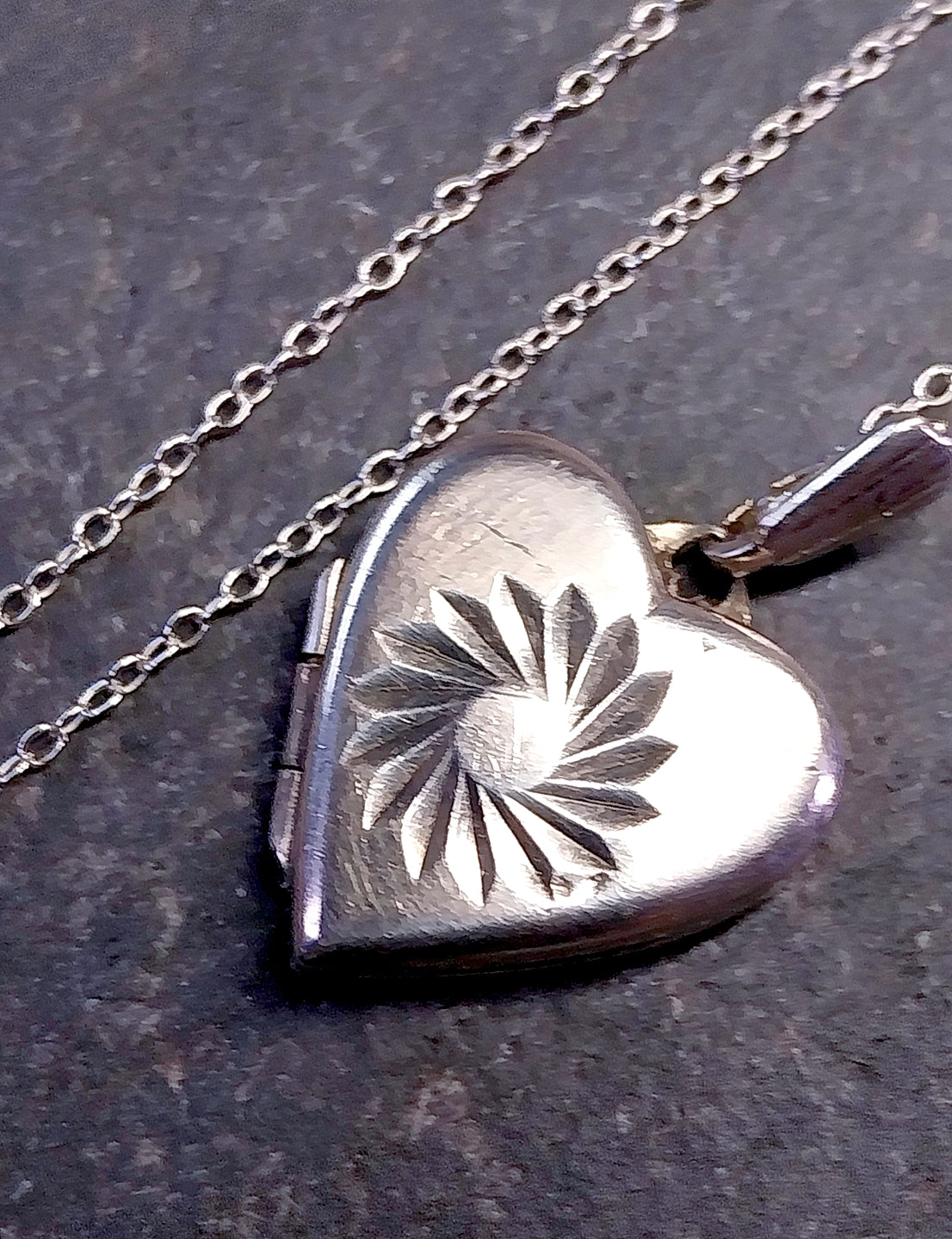 Sterling Silver HEART LOCKET with Swirl on 18" Chain - 4.6g