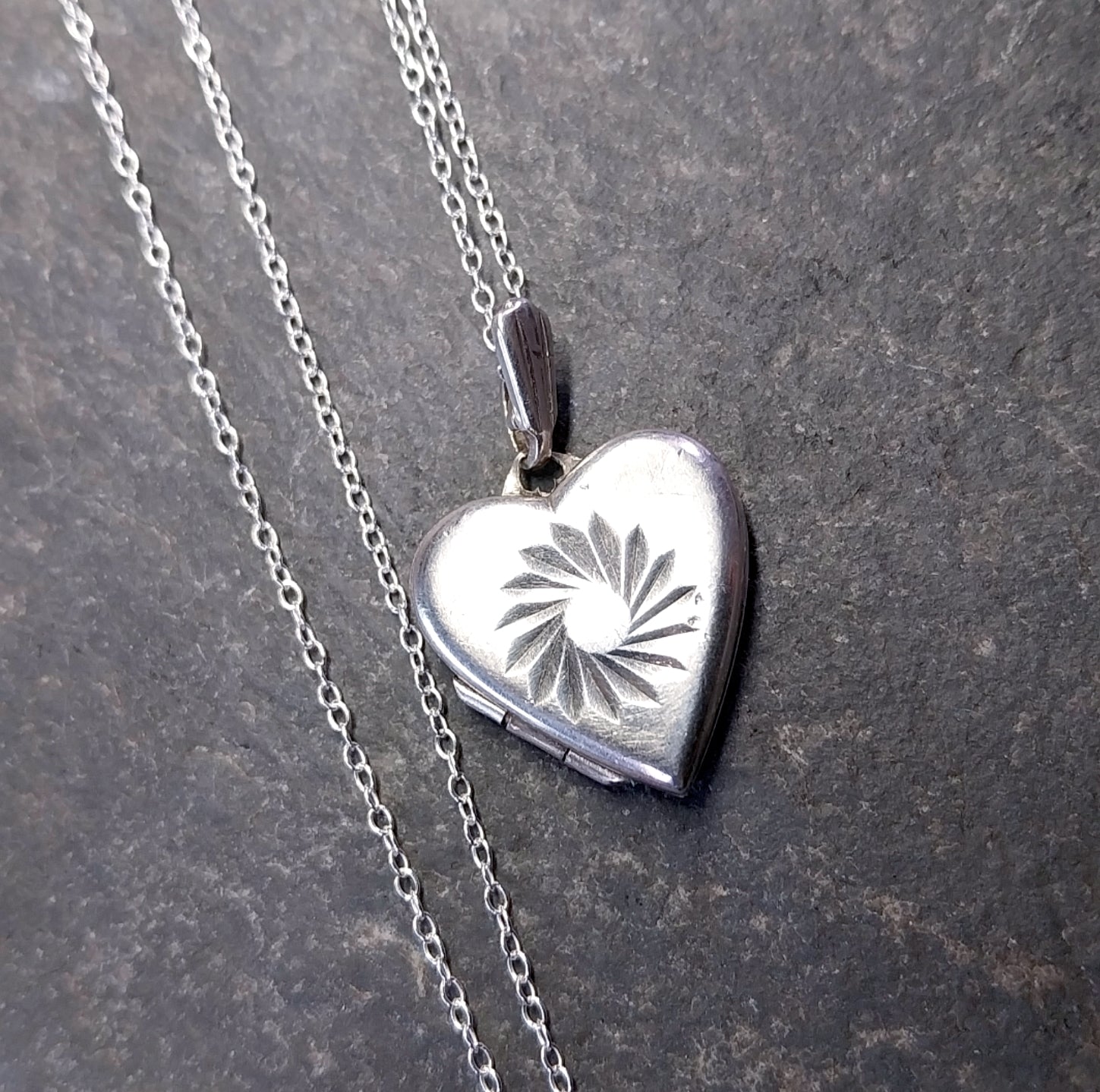 Sterling Silver HEART LOCKET with Swirl on 18" Chain - 4.6g