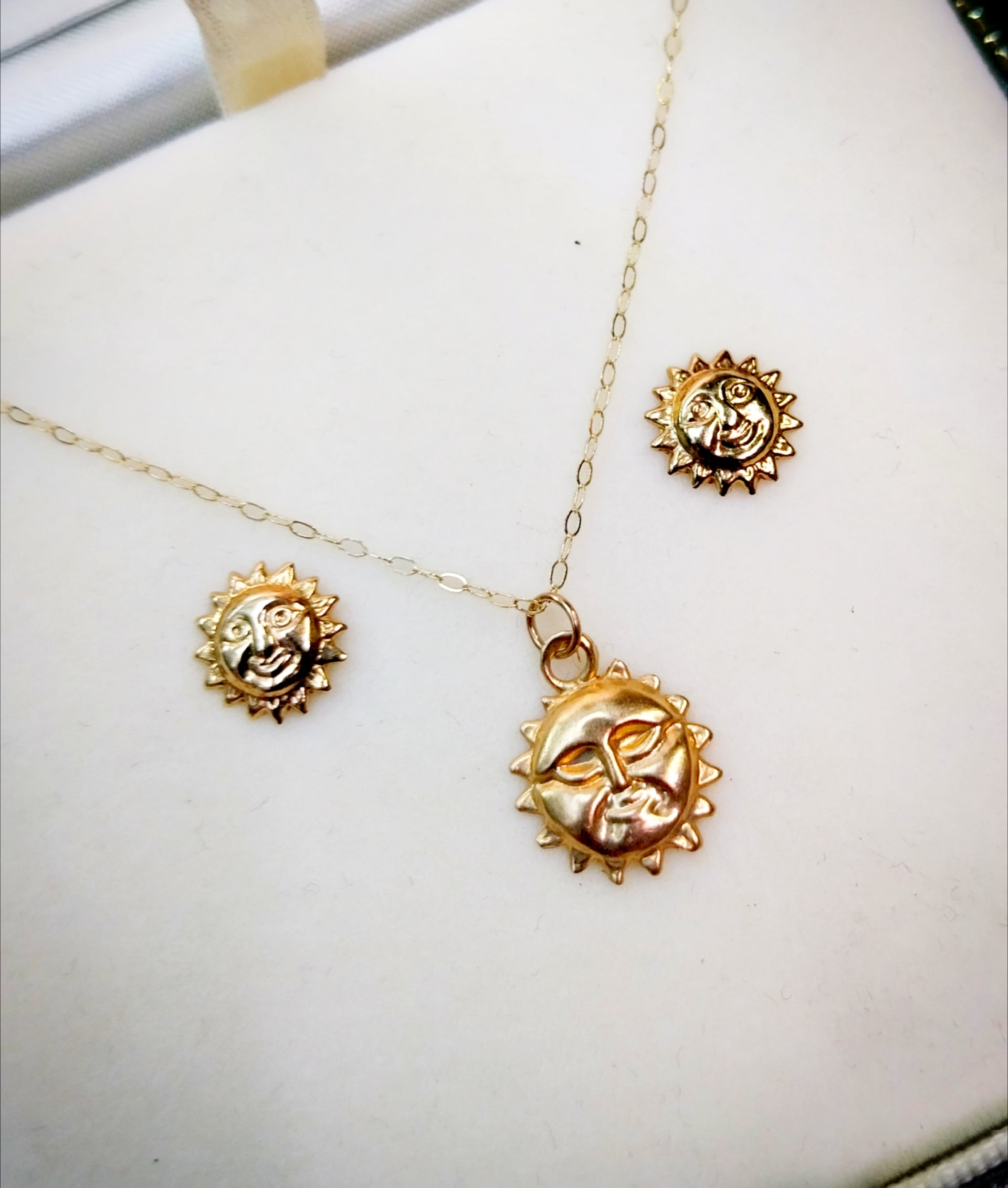 9ct Gold SUN Face NECKLACE and EARRINGS Matching Set