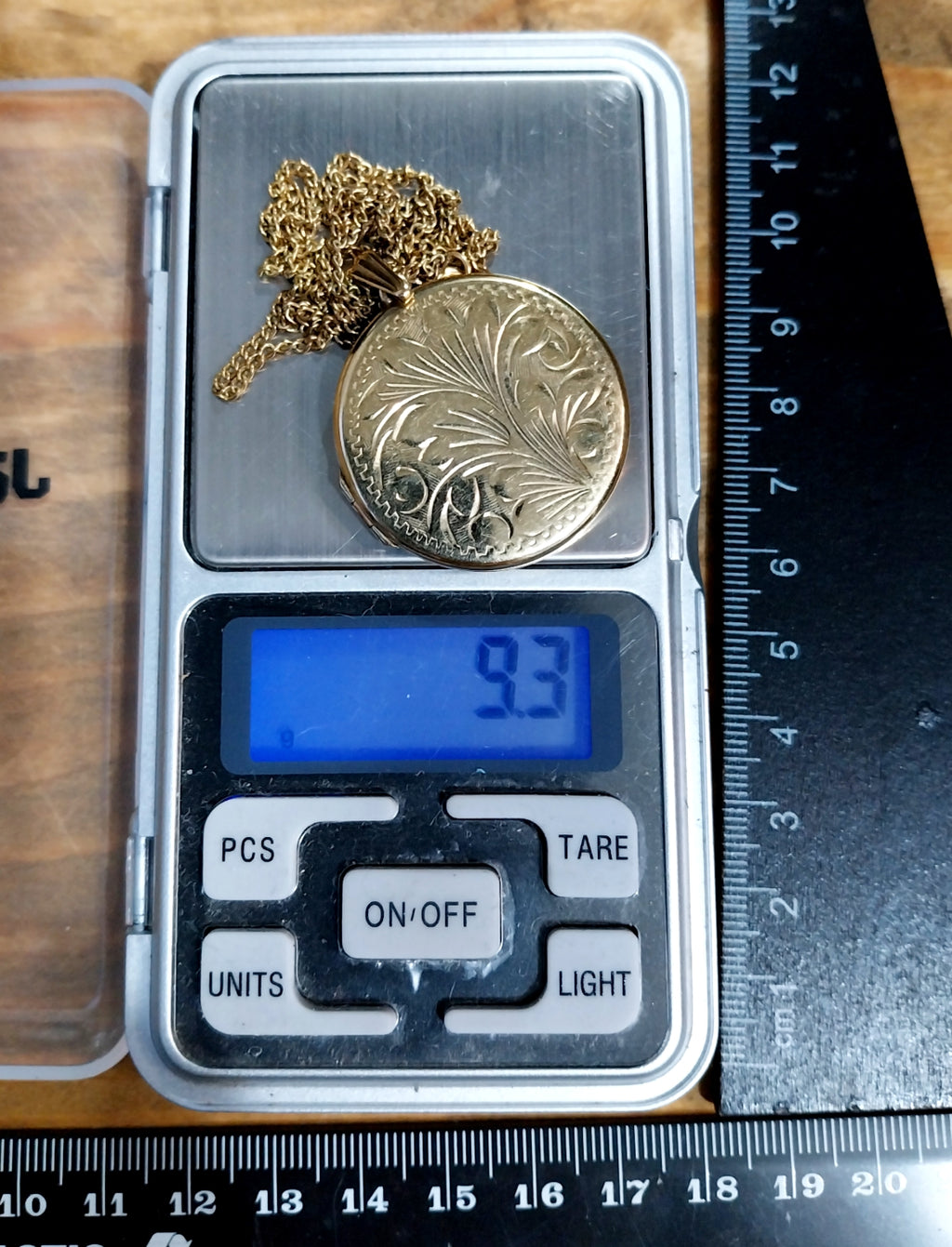Large Vintage Gold Circular LOCKET Necklace - Rolled Gold with 22" Chain - 9.3g