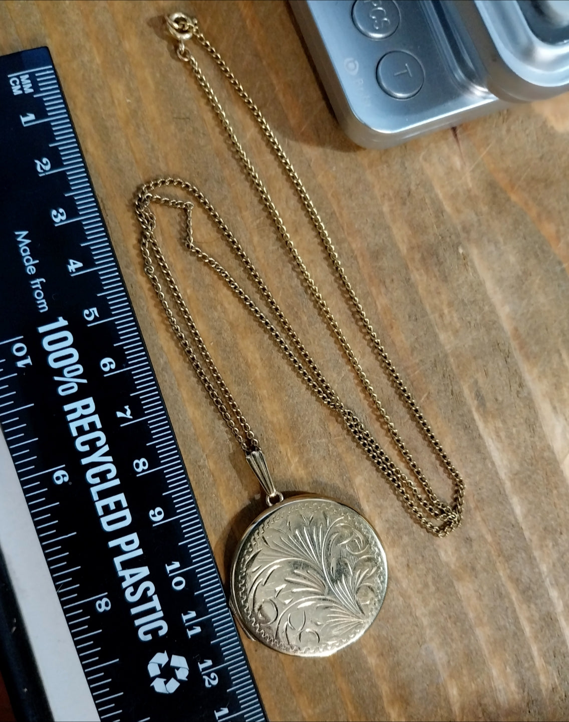 Large Vintage Gold Circular LOCKET Necklace - Rolled Gold with 22" Chain - 9.3g