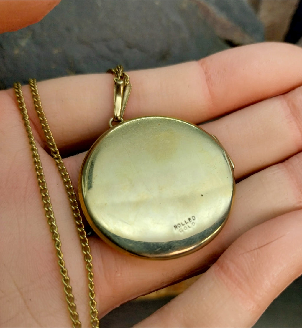 Large Vintage Gold Circular LOCKET Necklace - Rolled Gold with 22" Chain - 9.3g