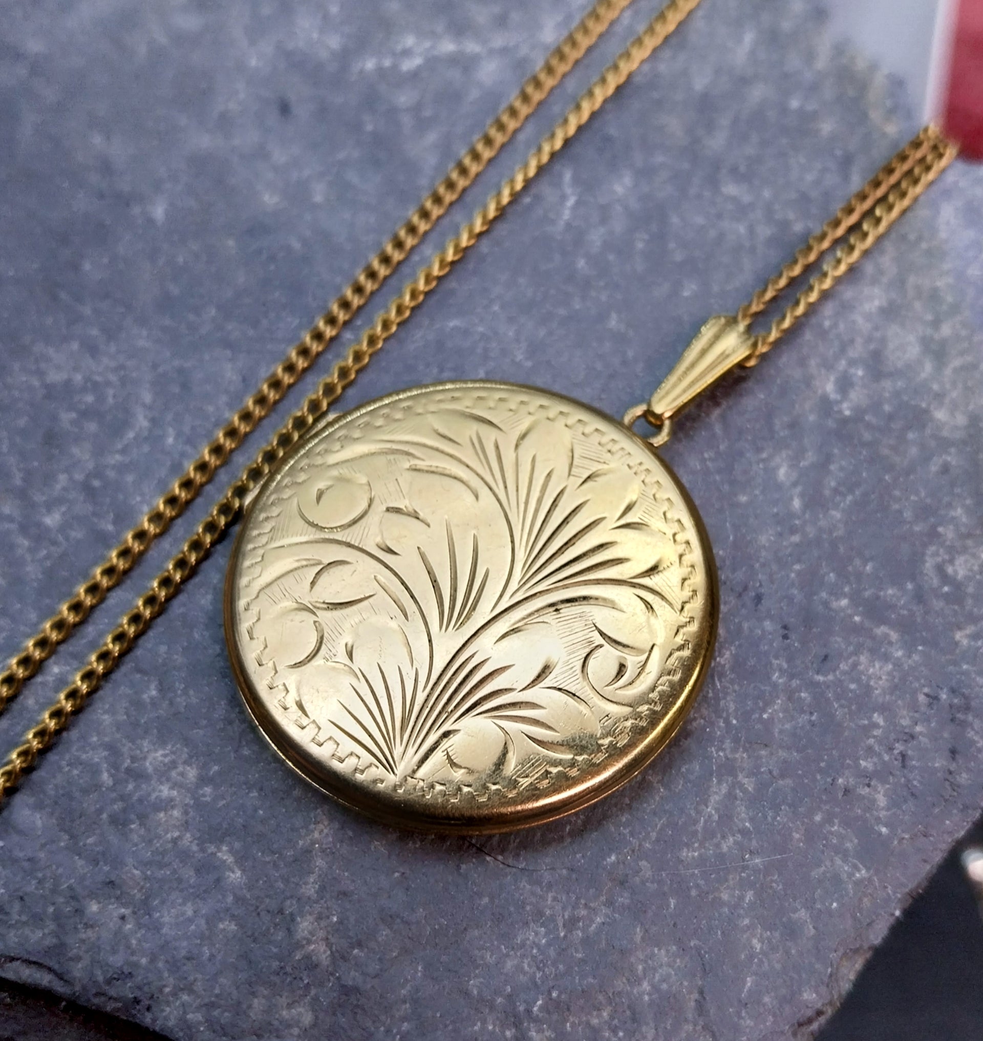 Large Vintage Gold Circular LOCKET Necklace - Rolled Gold with 22" Chain - 9.3g