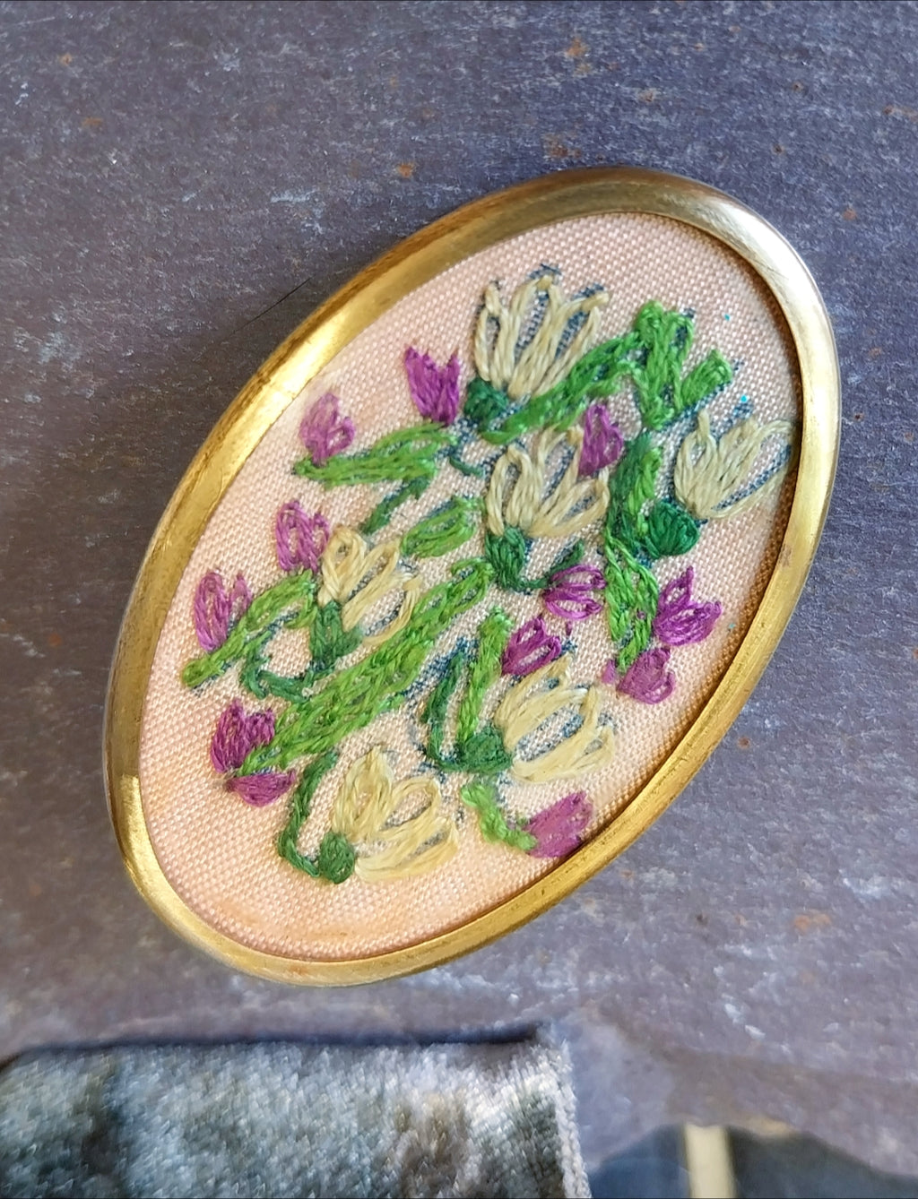 Victorian Large BROOCH with Embroidered Forget me not Flowers - 11.1g