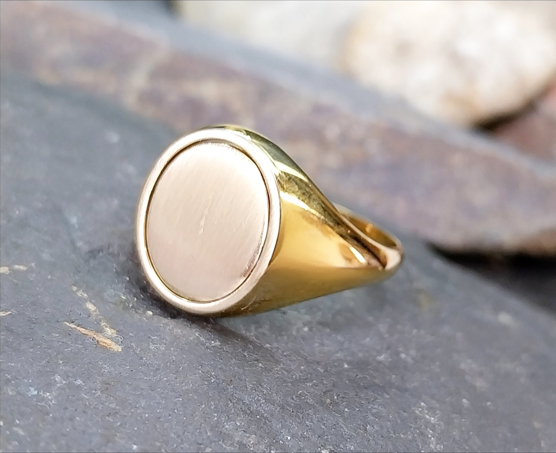 9ct GOLD MASONIC Swivel RING - Blue Enamel Spinner - uk size S (us 9) - 6.9g