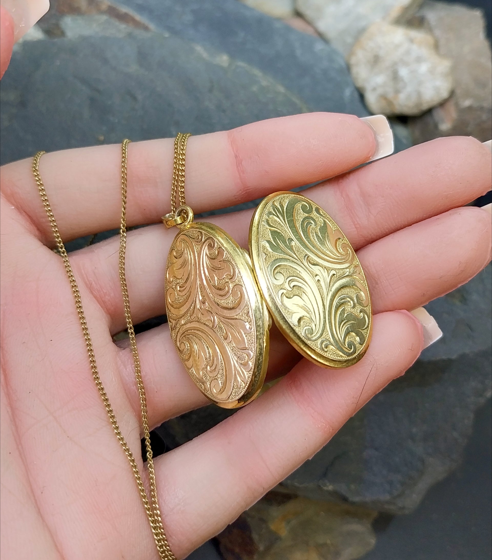 Large Vintage Oval Scroll LOCKET Necklace - Rolled Gold with 19" Chain - 12.9g