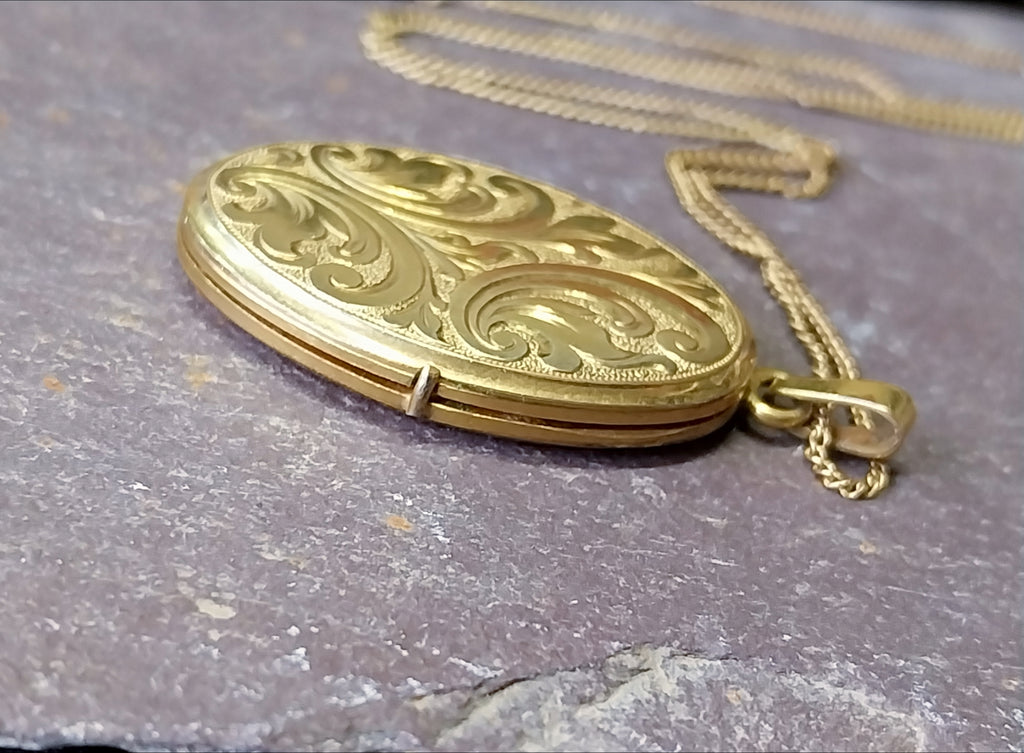 Large Vintage Oval Scroll LOCKET Necklace - Rolled Gold with 19" Chain - 12.9g