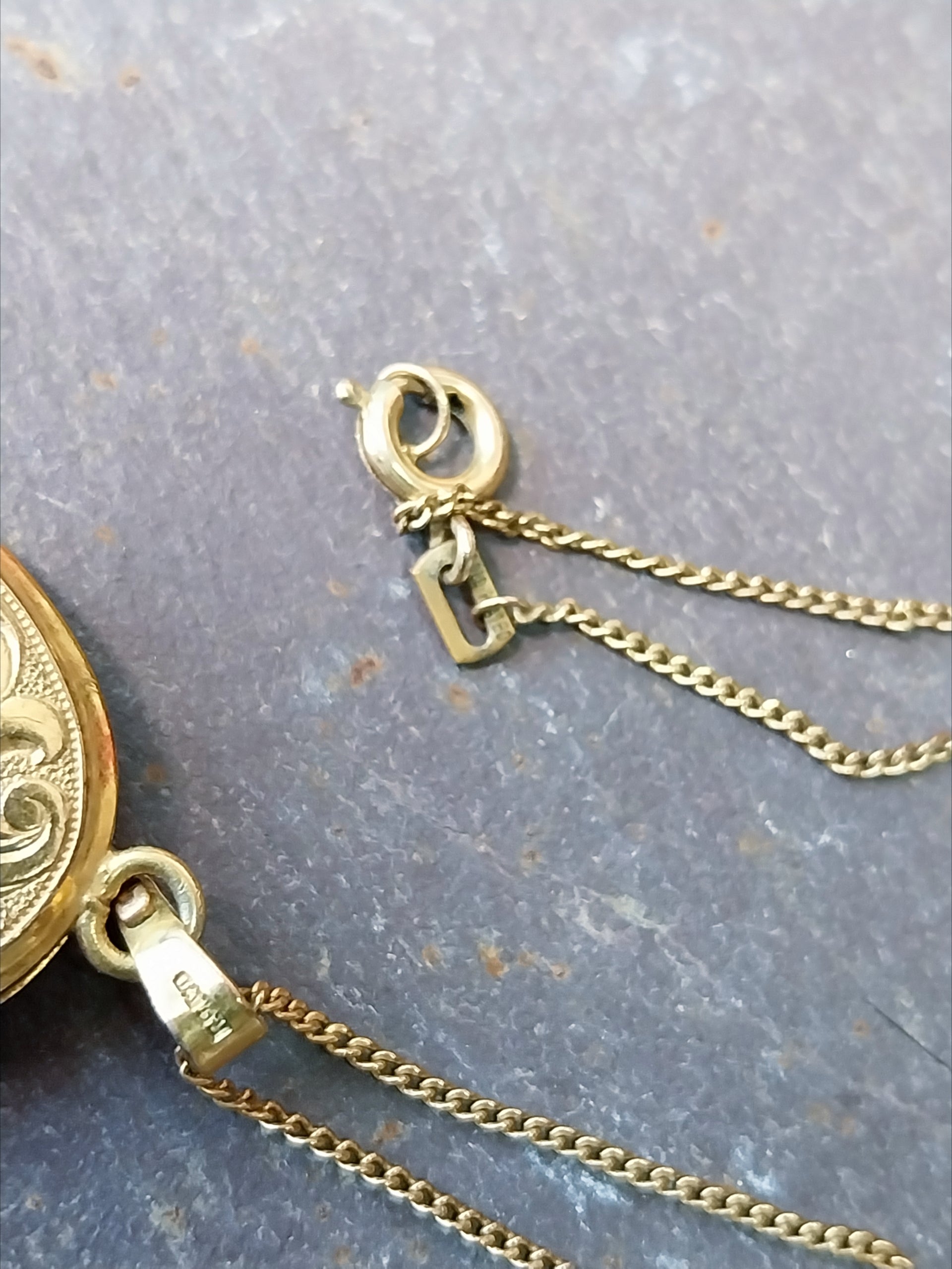 Large Vintage Oval Scroll LOCKET Necklace - Rolled Gold with 19" Chain - 12.9g