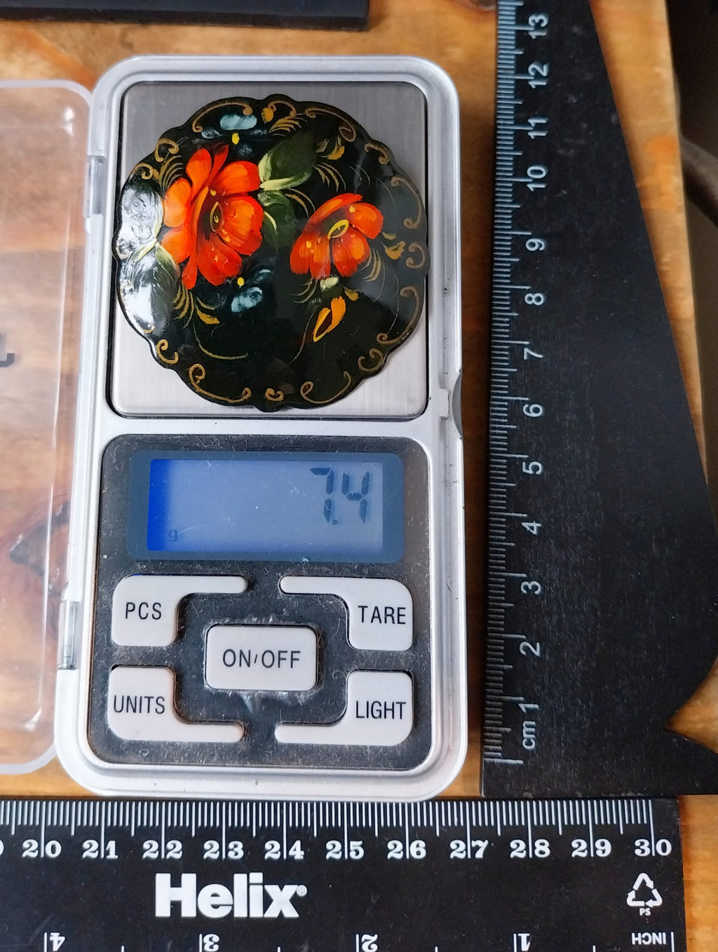 Russian Lacquer Art Brooch with Red Orange Flowers 7.4g