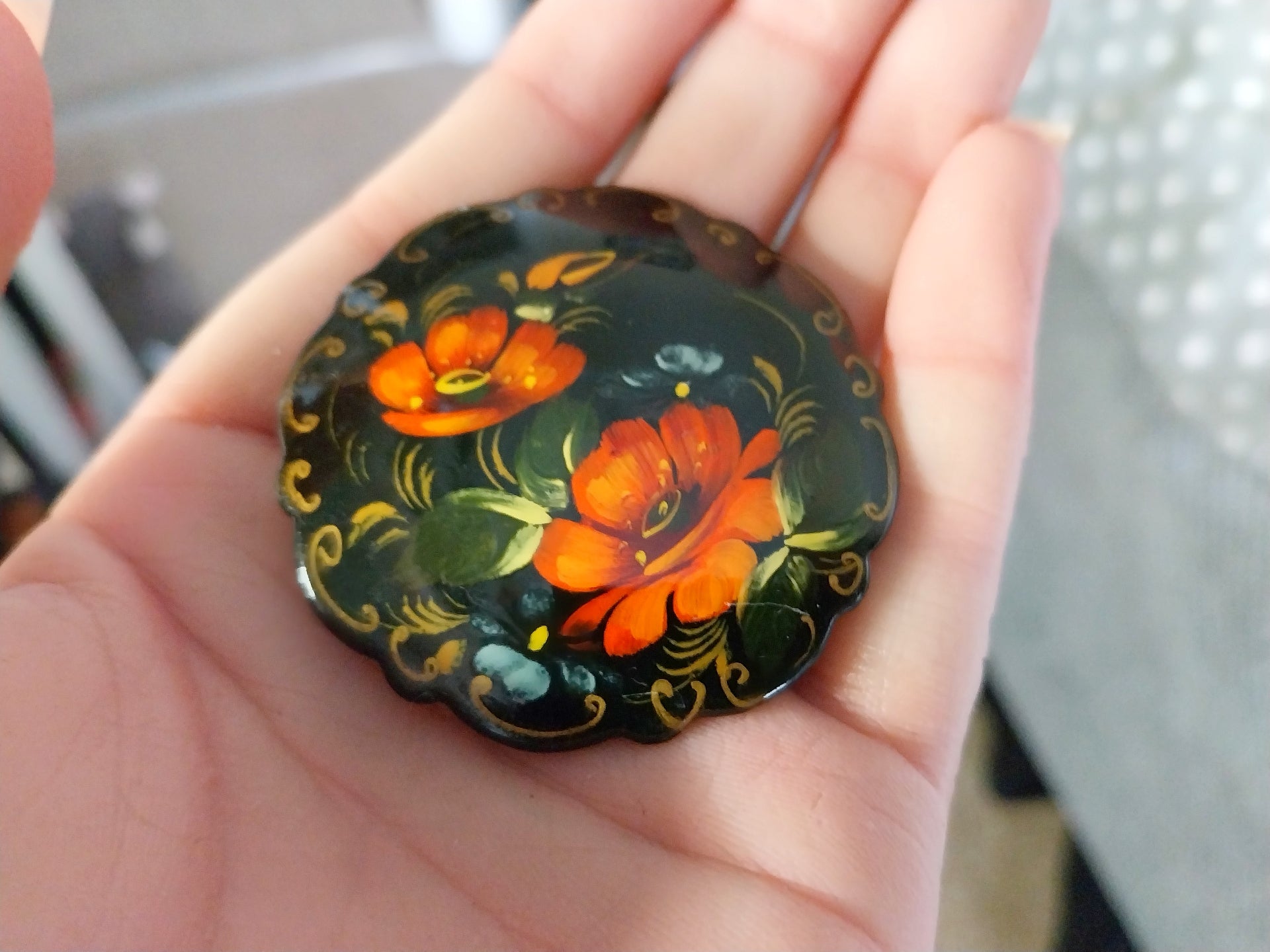 Russian Lacquer Art Brooch with Red Orange Flowers 7.4g