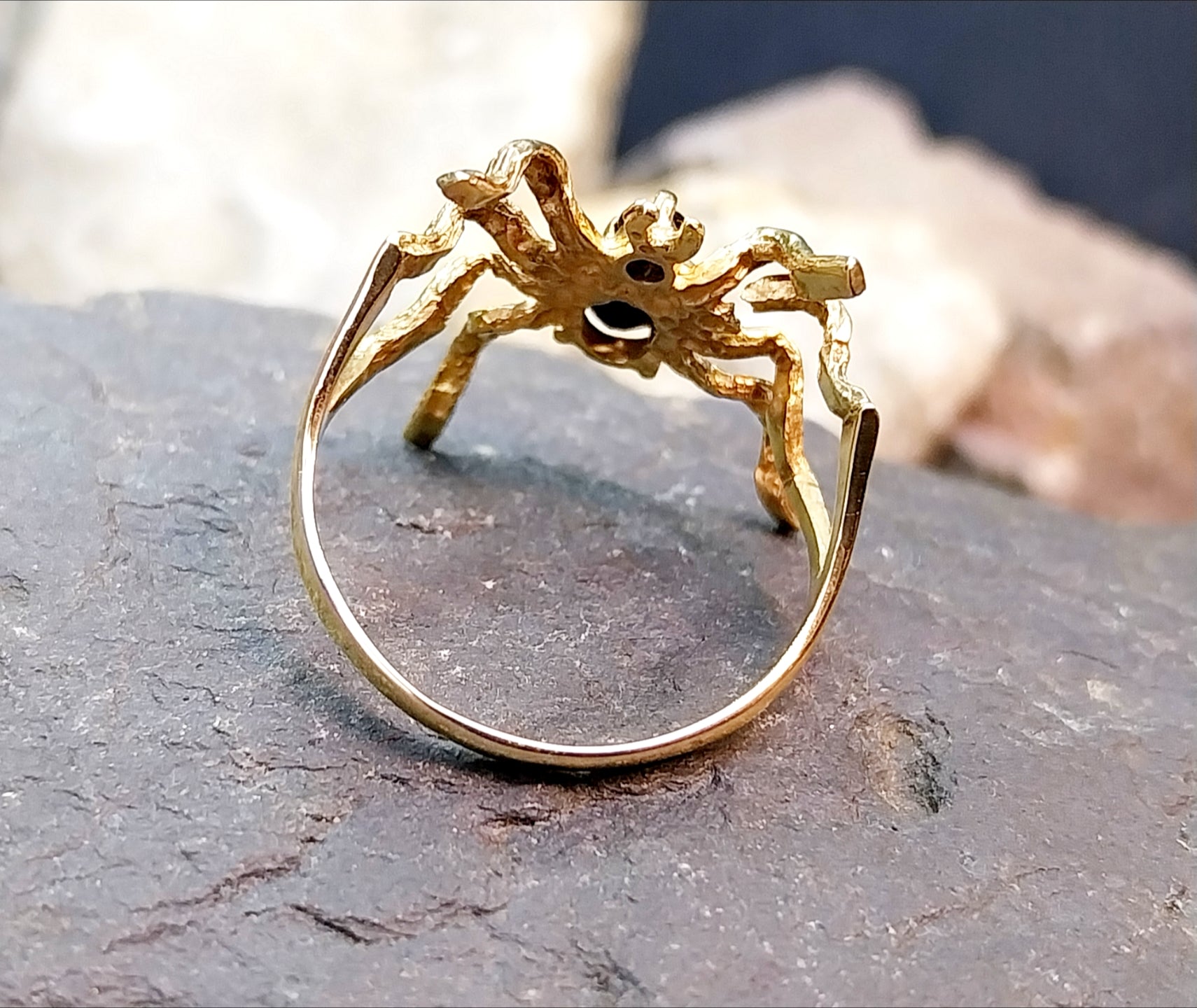 Vintage 9ct GOLD Black Spider Ring - uk size P (us 7.5) - 2.5g