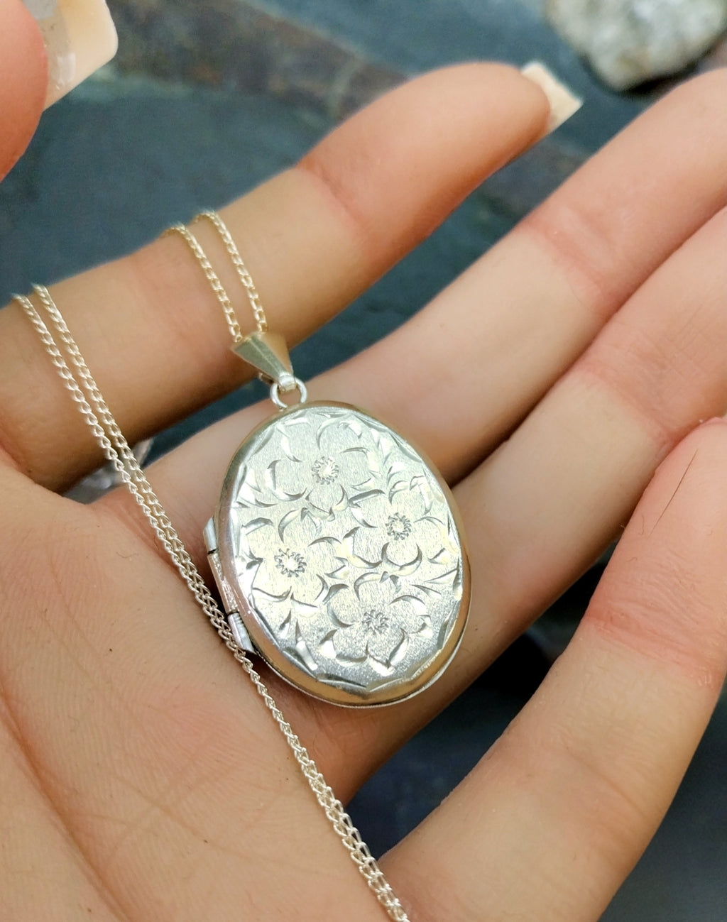 Vintage SILVER LOCKET - Oval with Four Flowers on 18" Chain - 6.1g