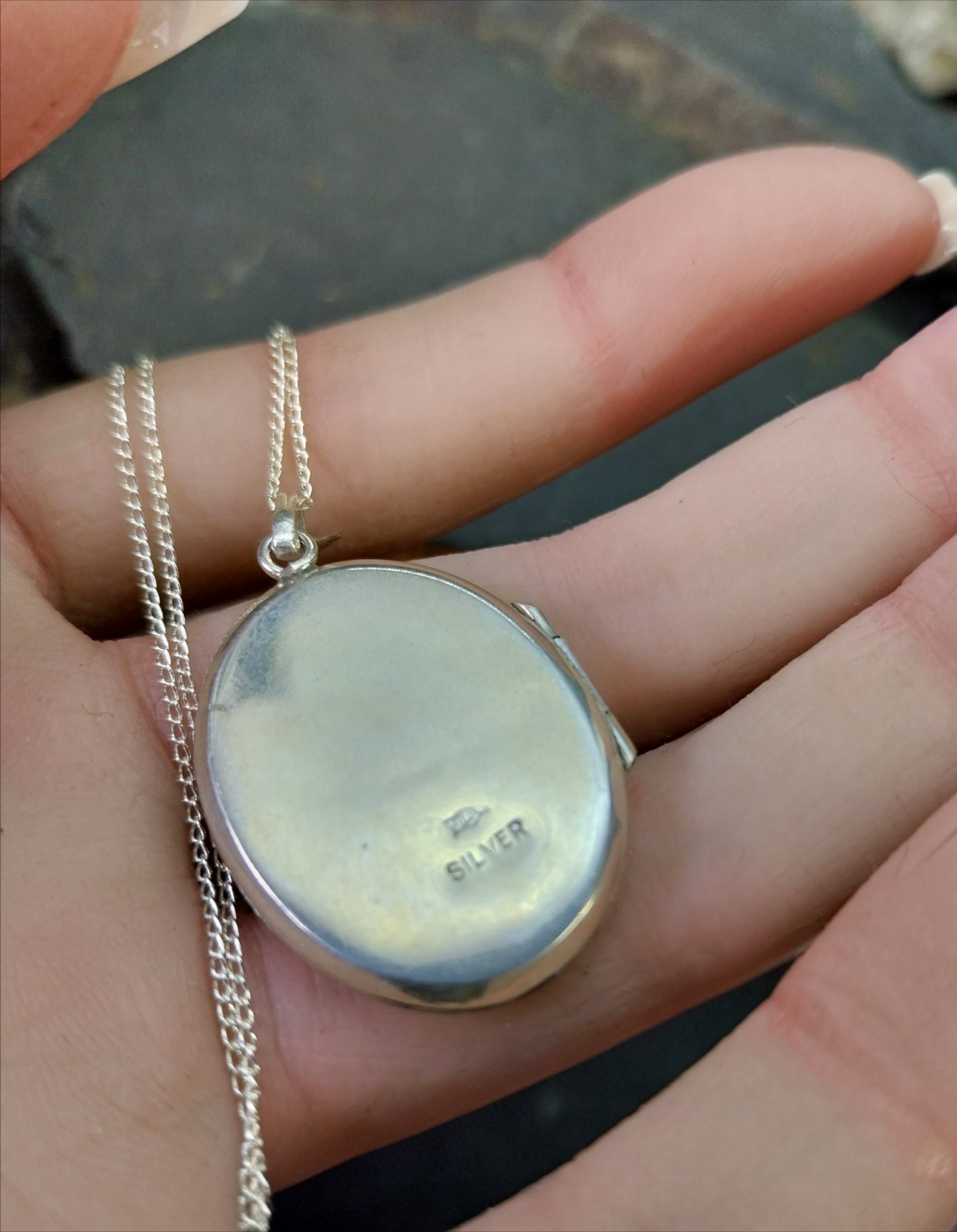 Vintage SILVER LOCKET - Oval with Four Flowers on 18" Chain - 6.1g