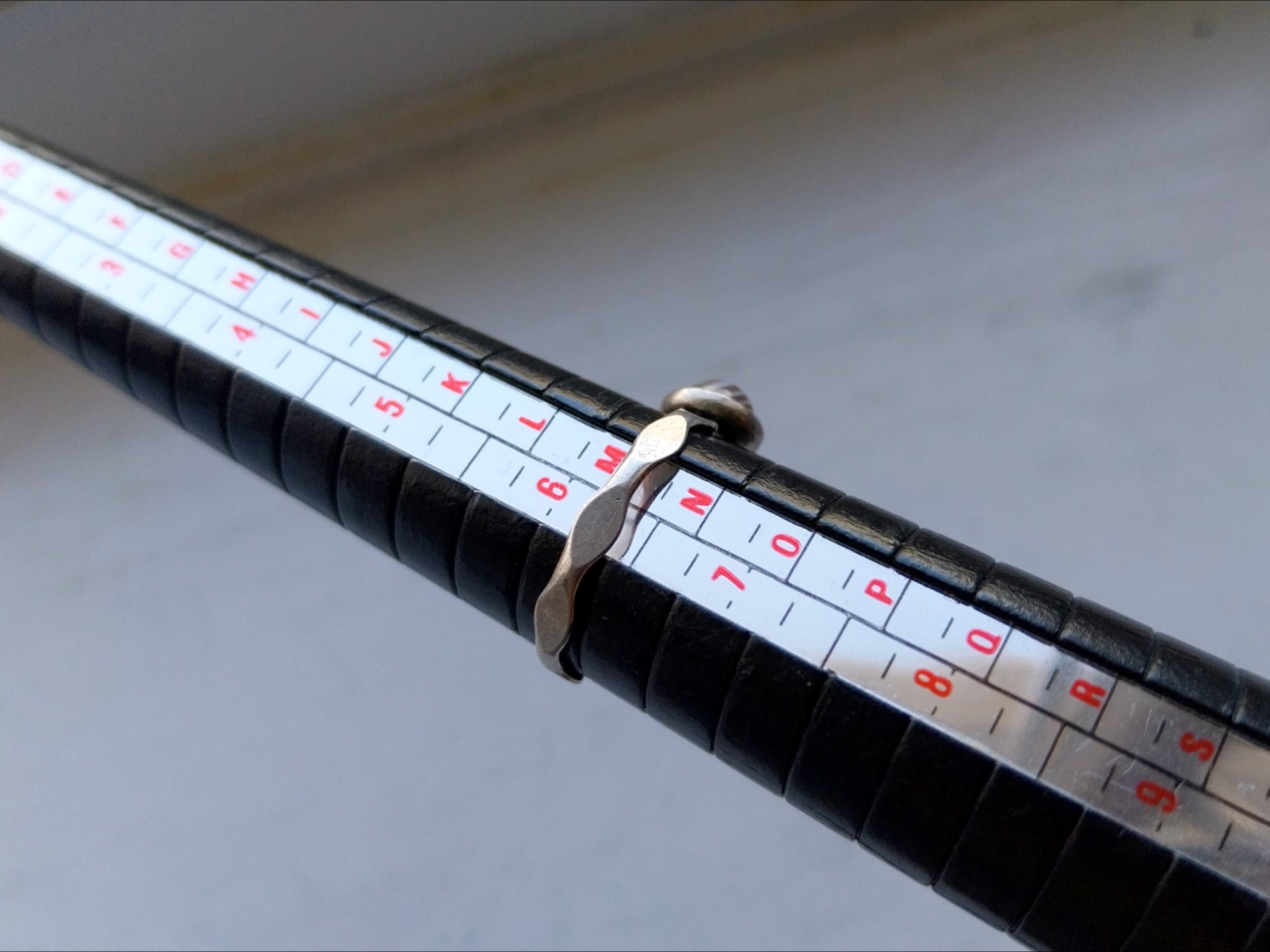 Vintage Small SILVER BANDED AGATE Ring - Size uk M (5.5) - 1g