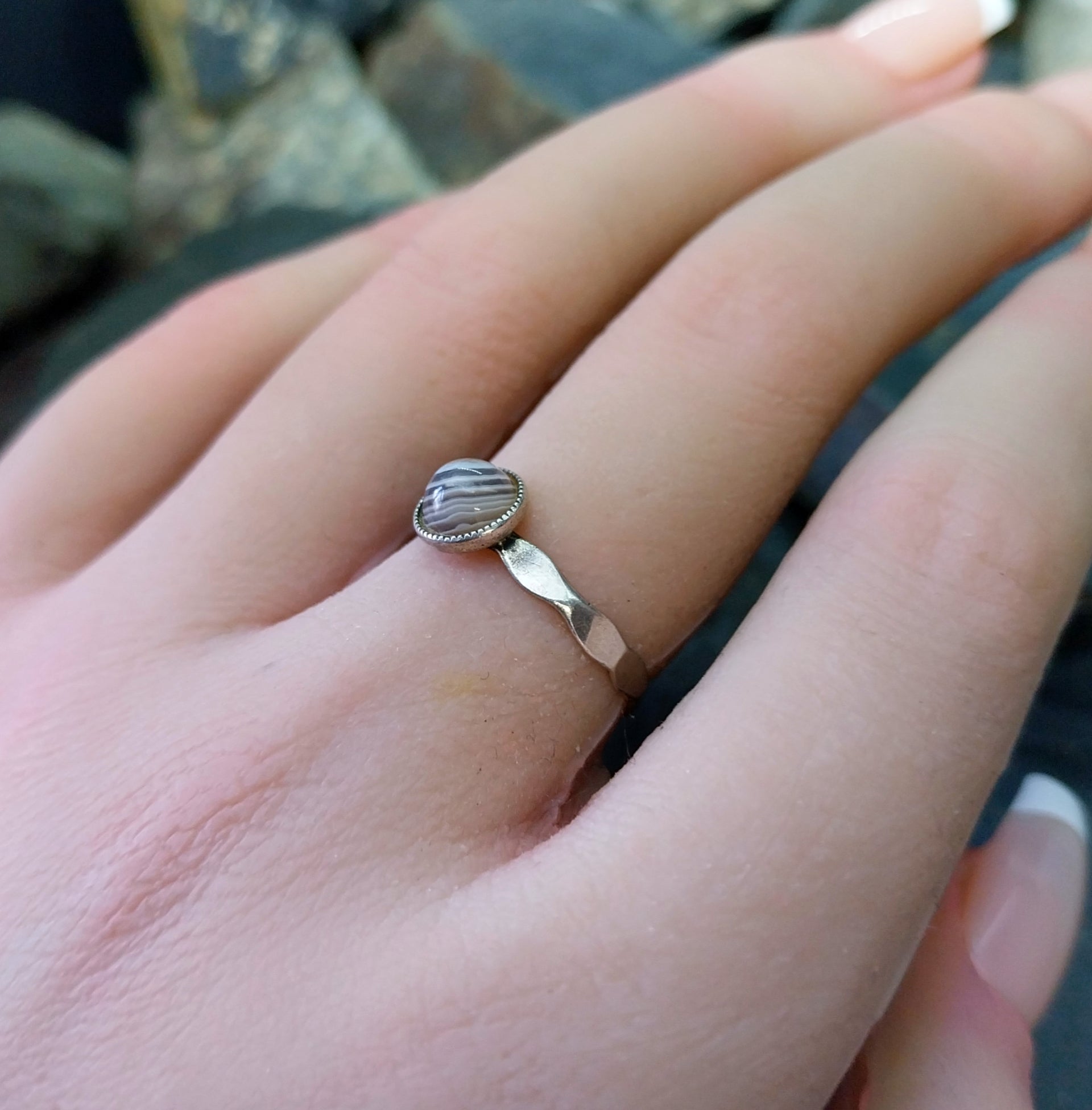 Vintage Small SILVER BANDED AGATE Ring - Size uk M (5.5) - 1g