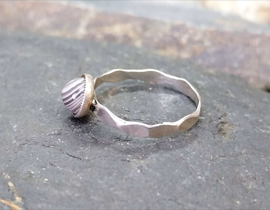 Vintage Small SILVER BANDED AGATE Ring - Size uk M (5.5) - 1g