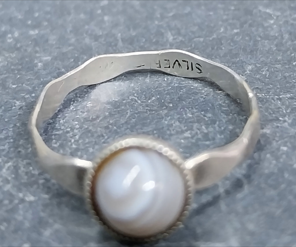 Vintage Small SILVER BANDED AGATE Ring - Size uk M (5.5) - 1g