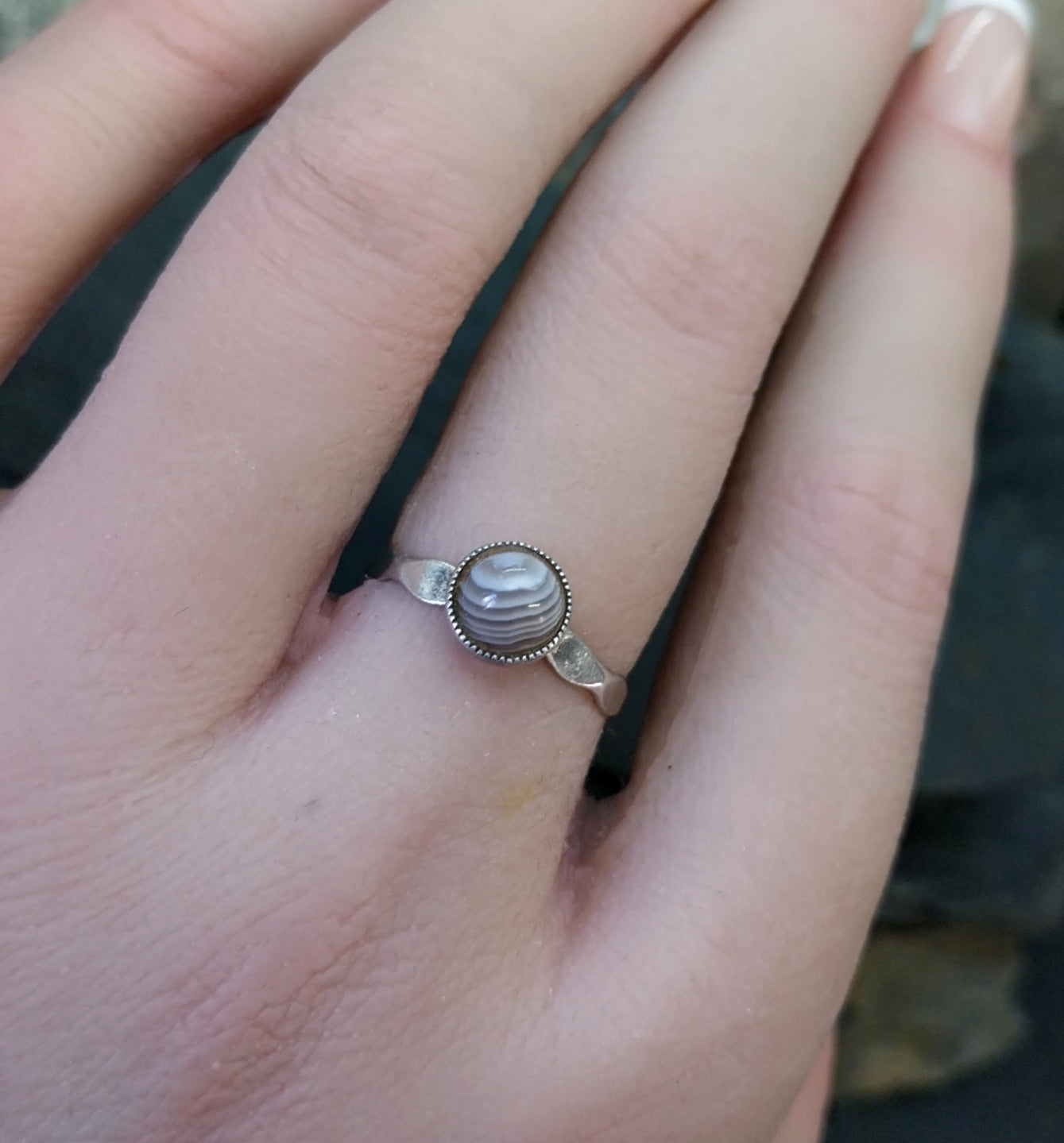 Vintage Small SILVER BANDED AGATE Ring - Size uk M (5.5) - 1g