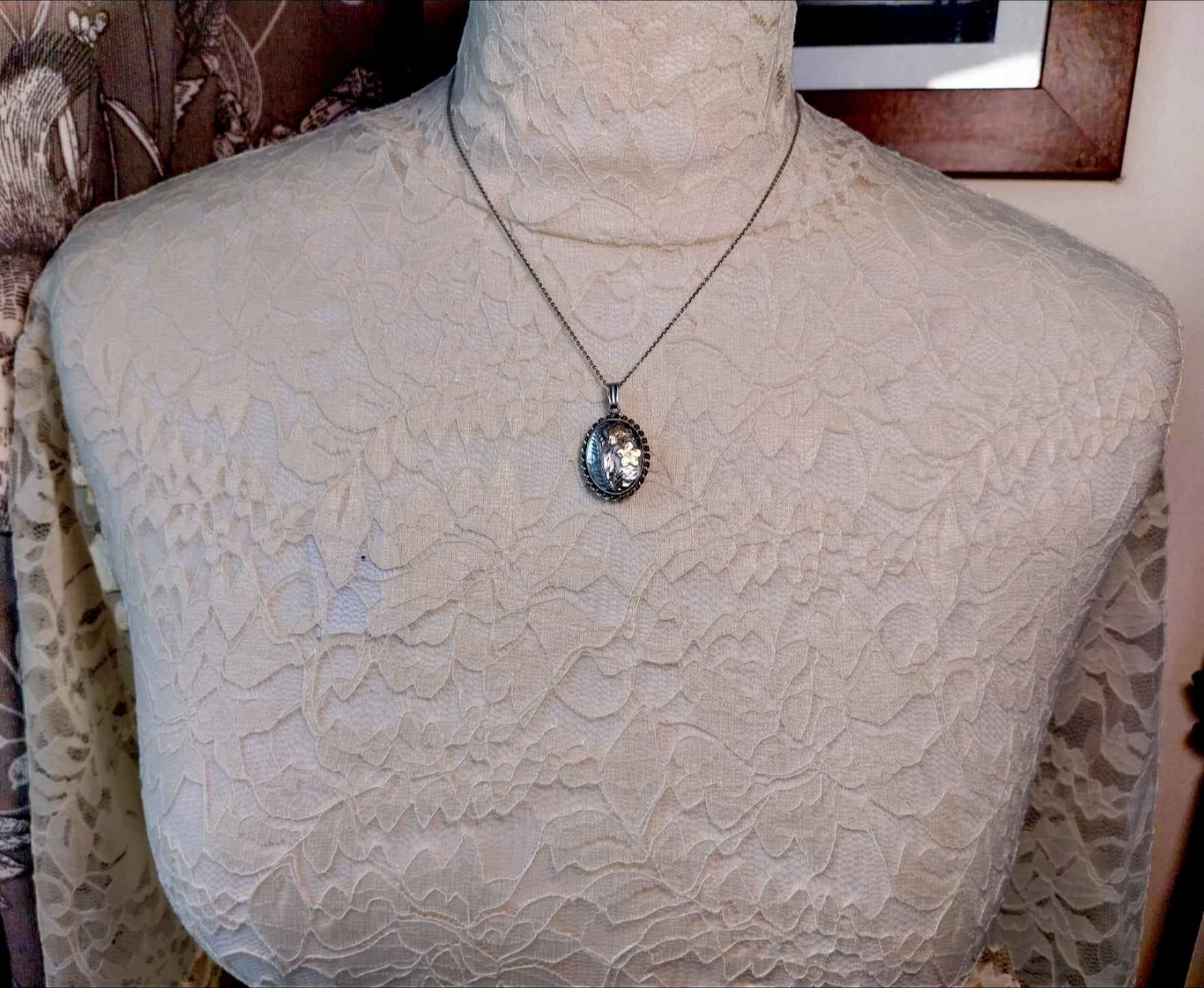 Vintage SILVER Oval LOCKET - with Gold Flowers on 17" Chain - 5g