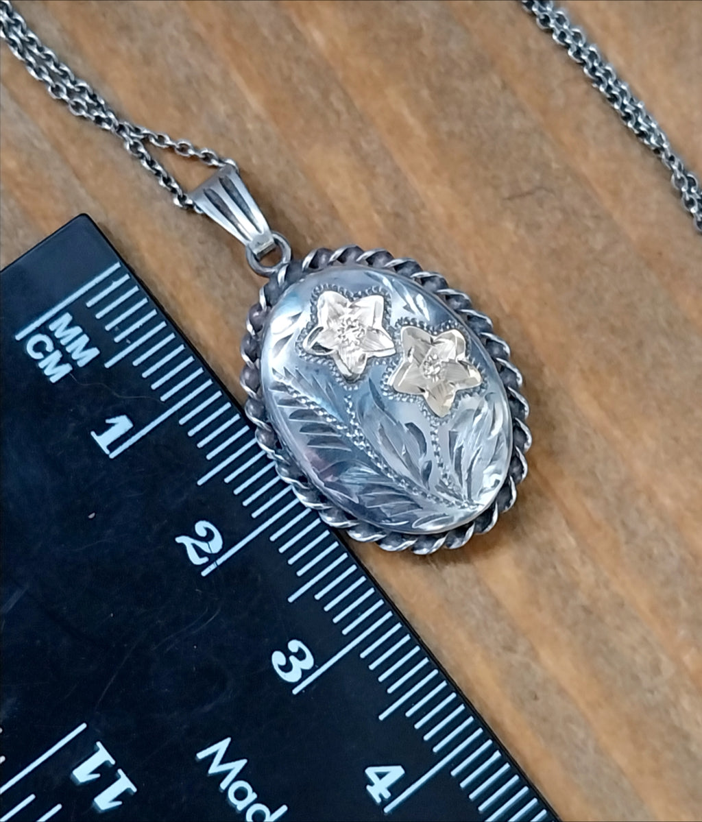 Vintage SILVER Oval LOCKET - with Gold Flowers on 17" Chain - 5g
