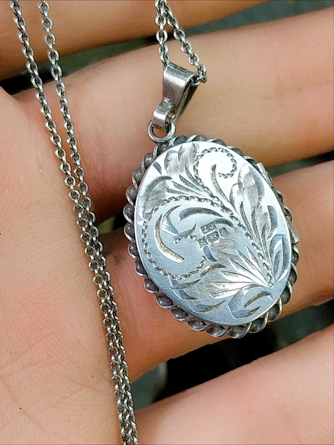 Vintage SILVER Oval LOCKET - with Gold Flowers on 17" Chain - 5g